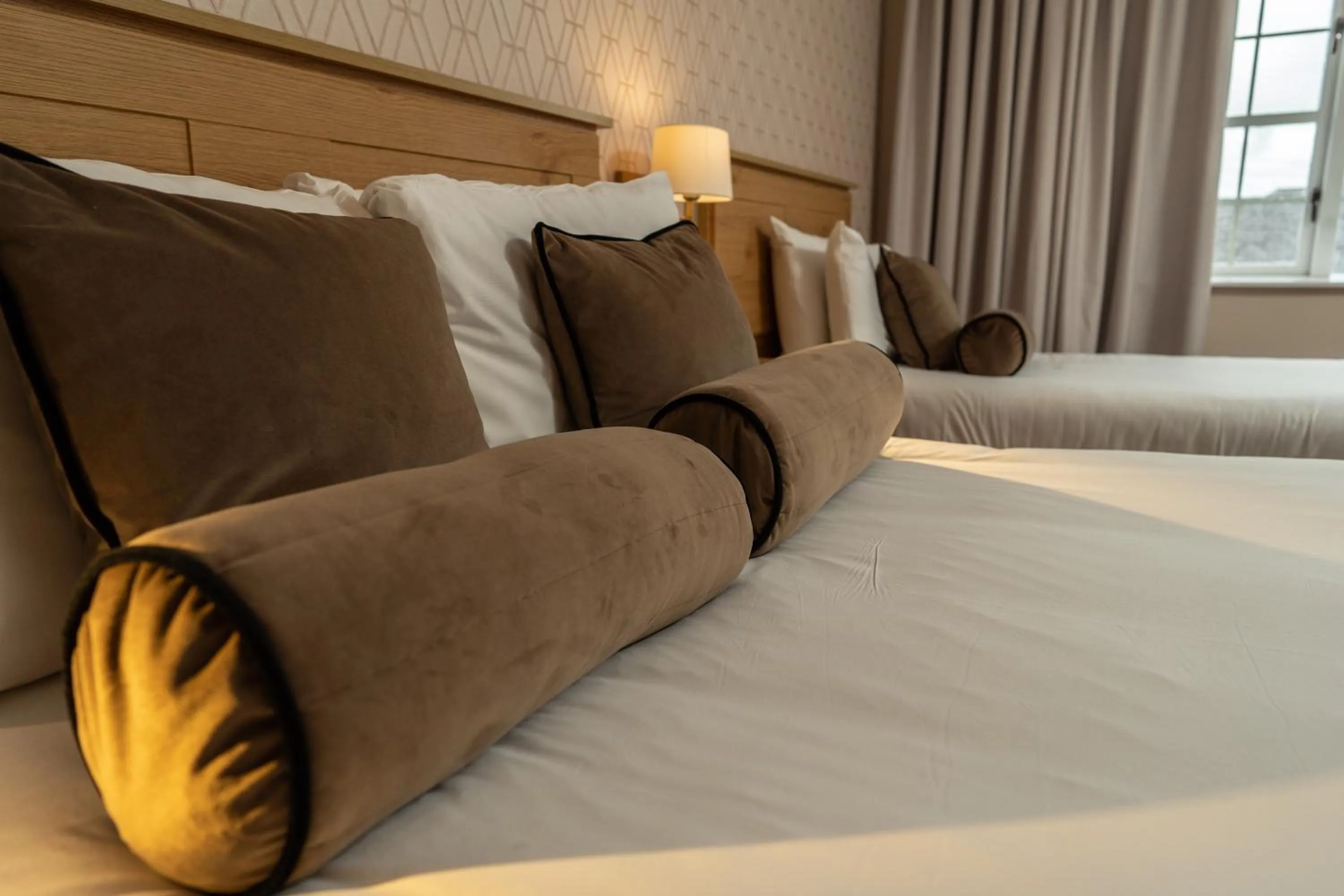 Bedroom, Bed in County Arms Birr