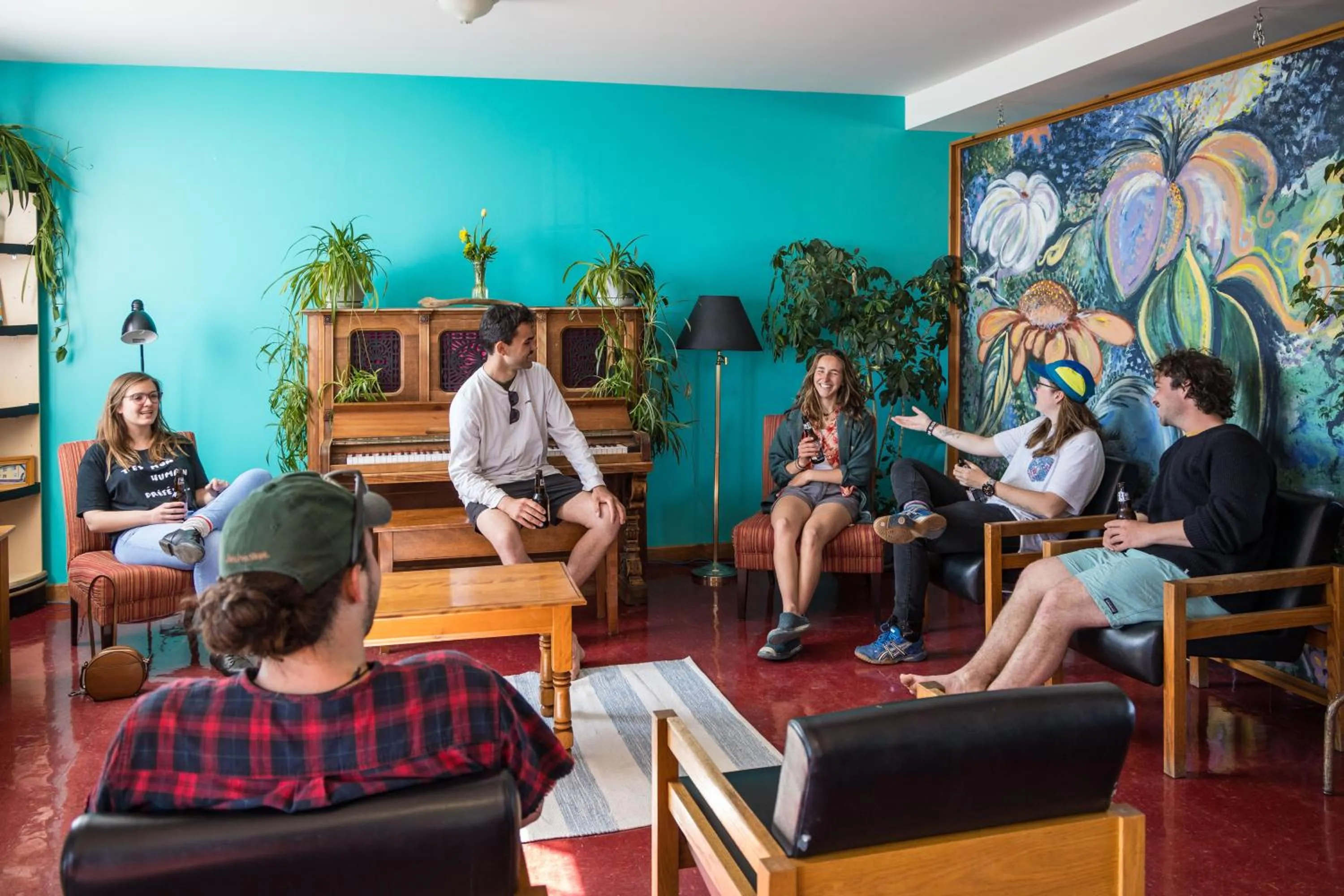 Communal lounge/ TV room in Auberge de Gros-Cap