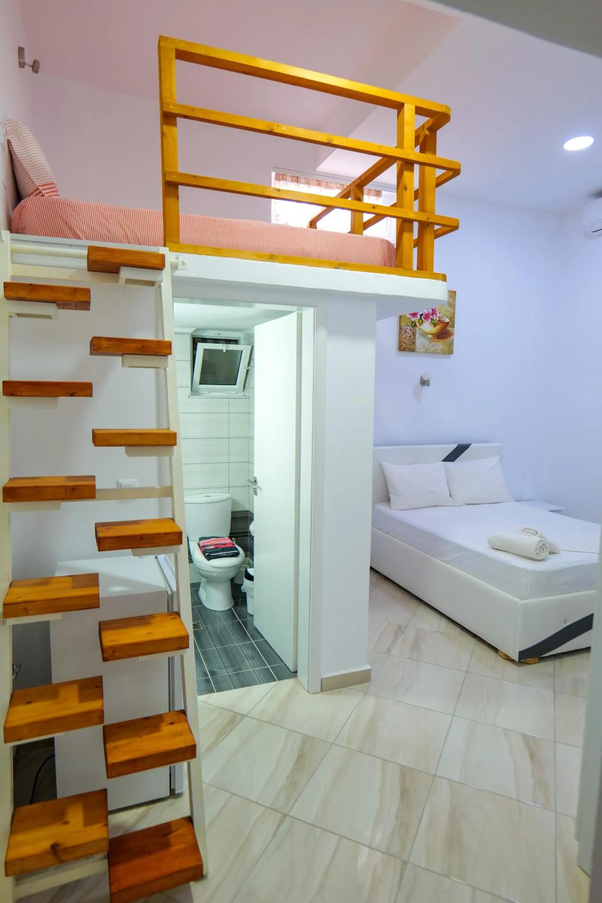 bunk bed, Bed in Hotel Chris