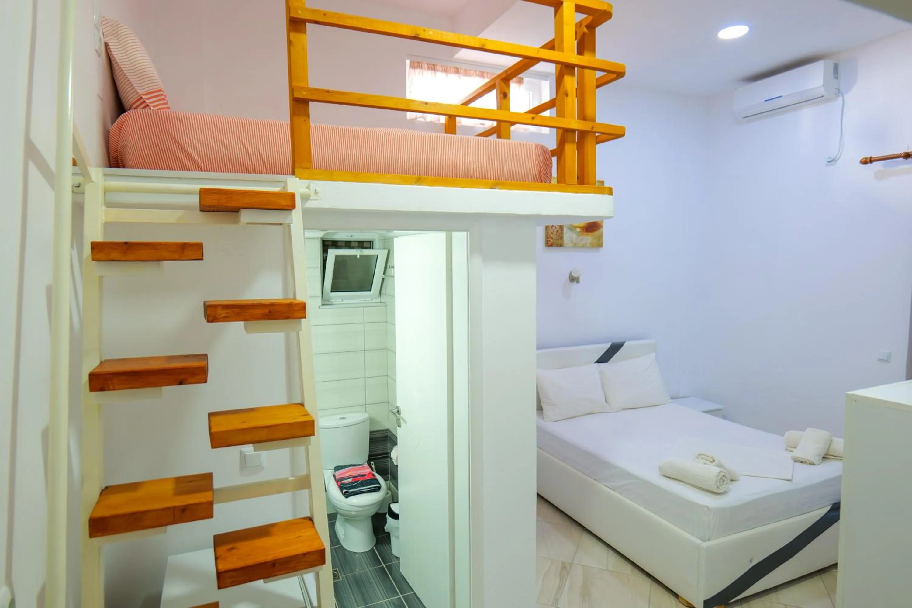 Bedroom, Bed in Hotel Chris