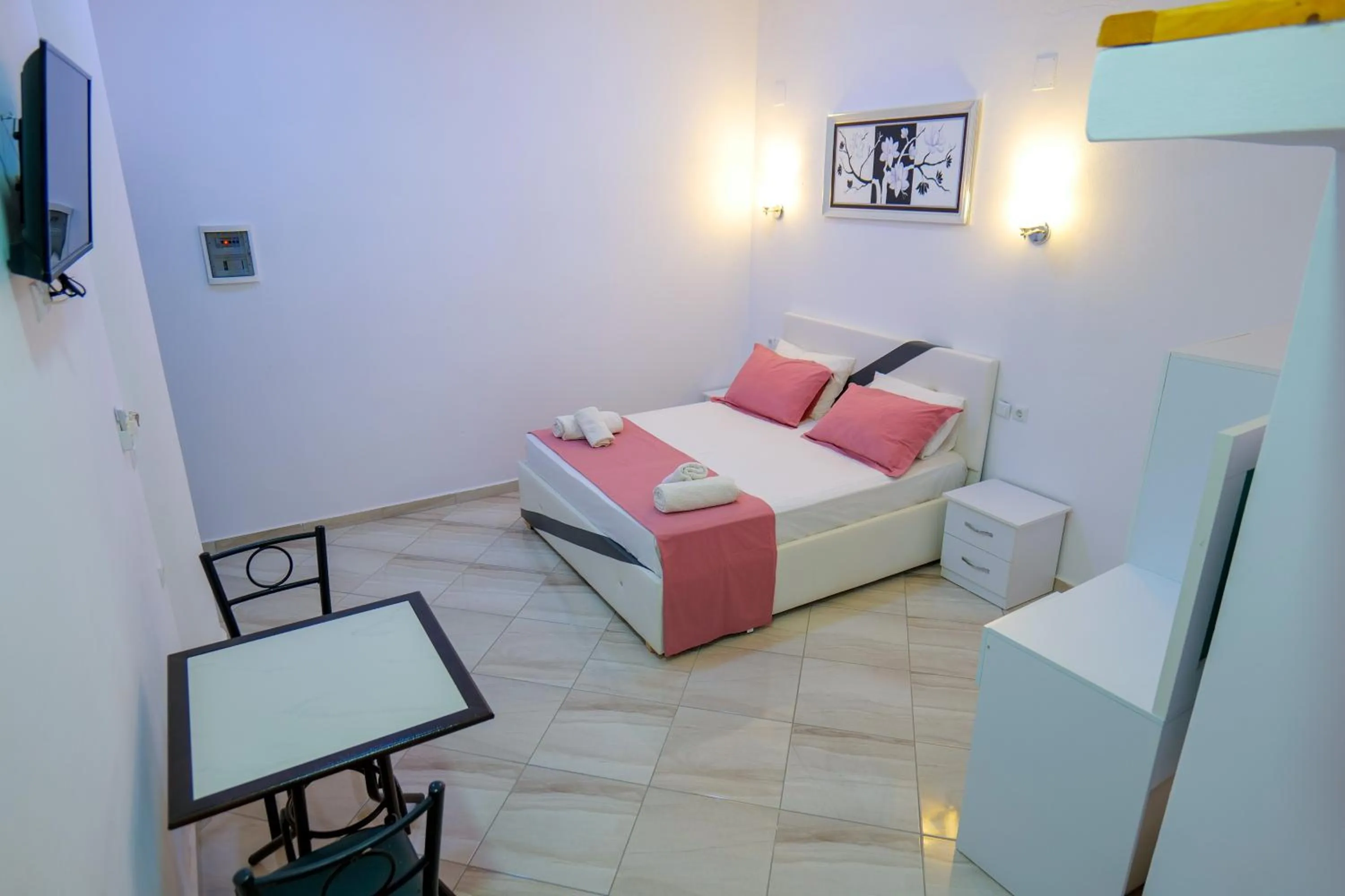 Bedroom, Bed in Hotel Chris