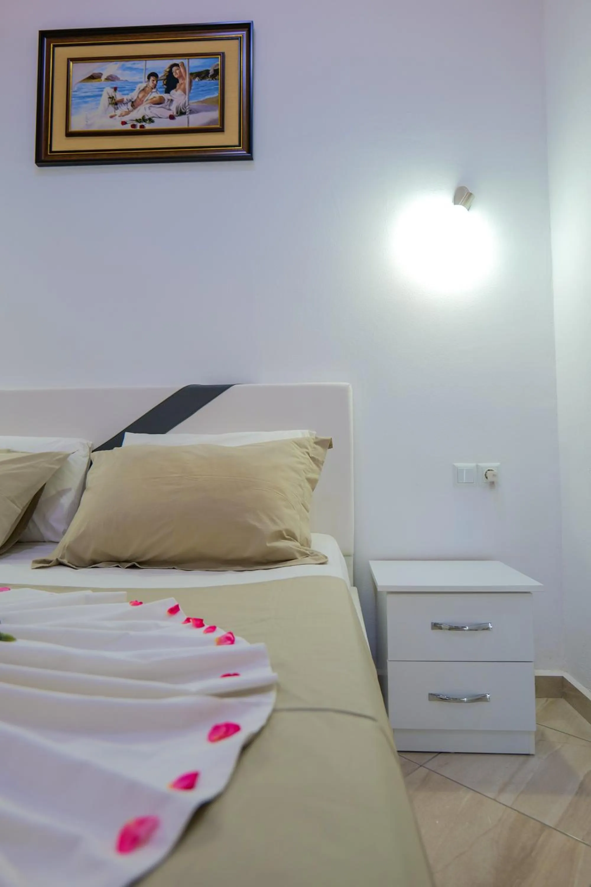 Bedroom, Bed in Hotel Chris