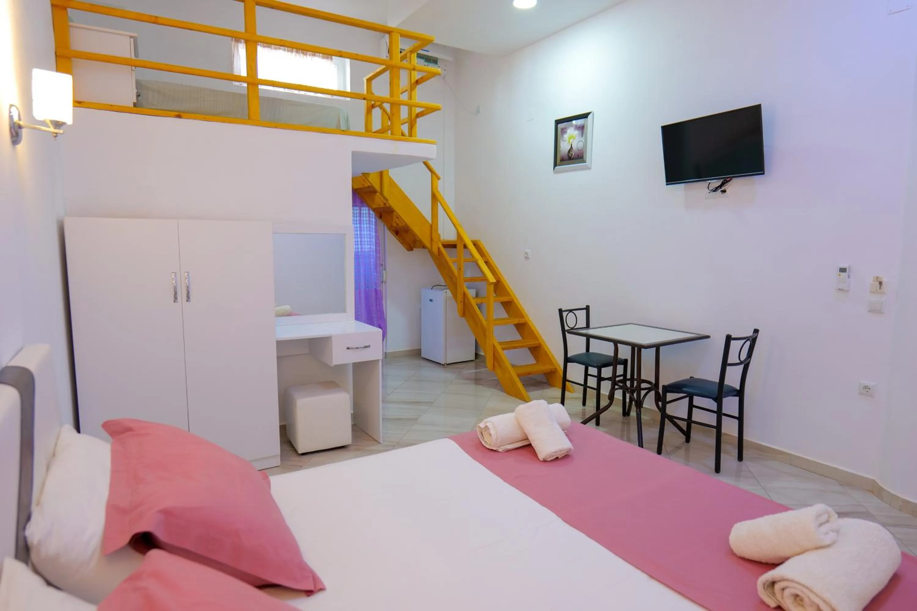 Bedroom, Bed in Hotel Chris