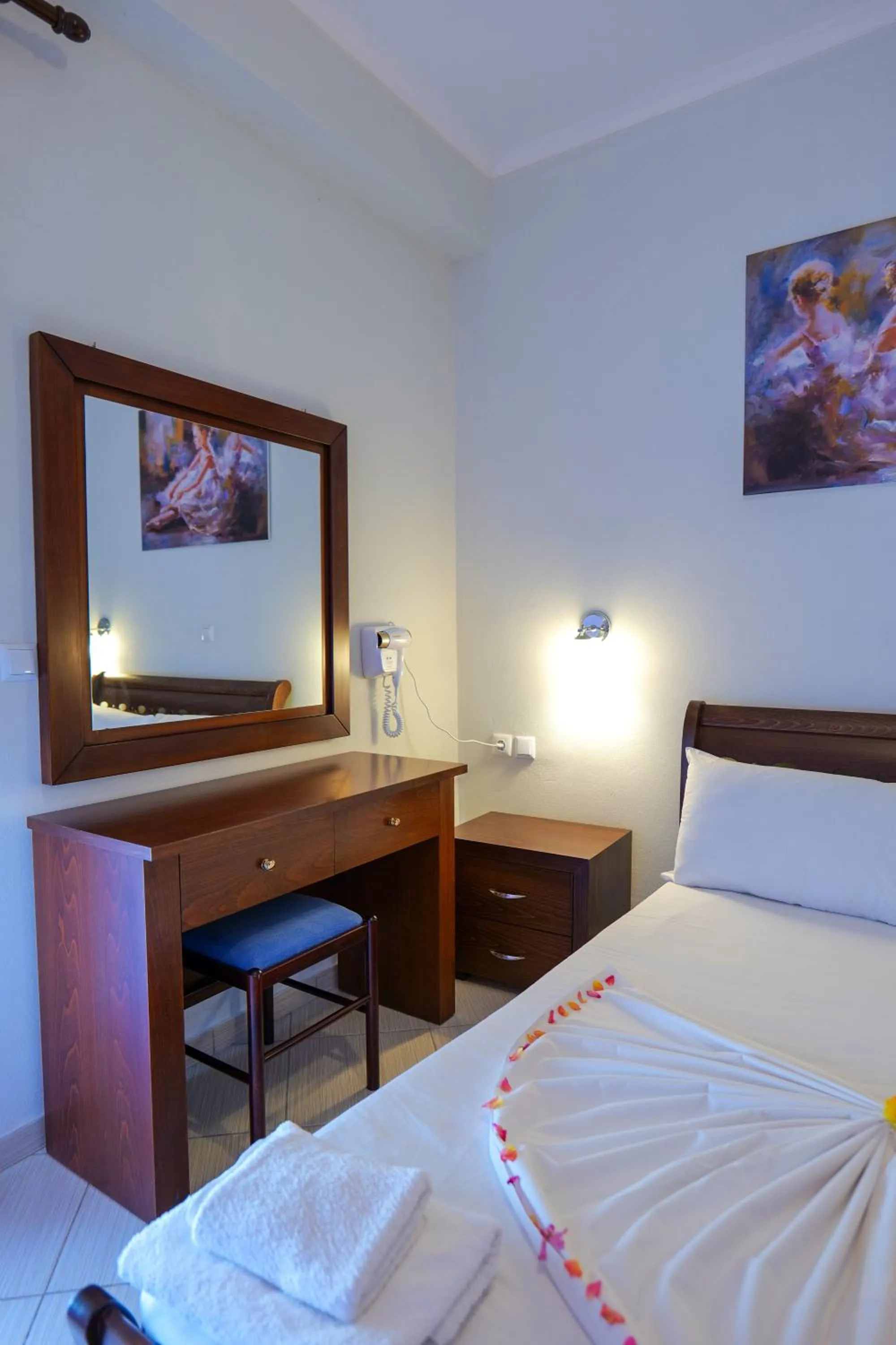 Bedroom, Bed in Hotel Chris