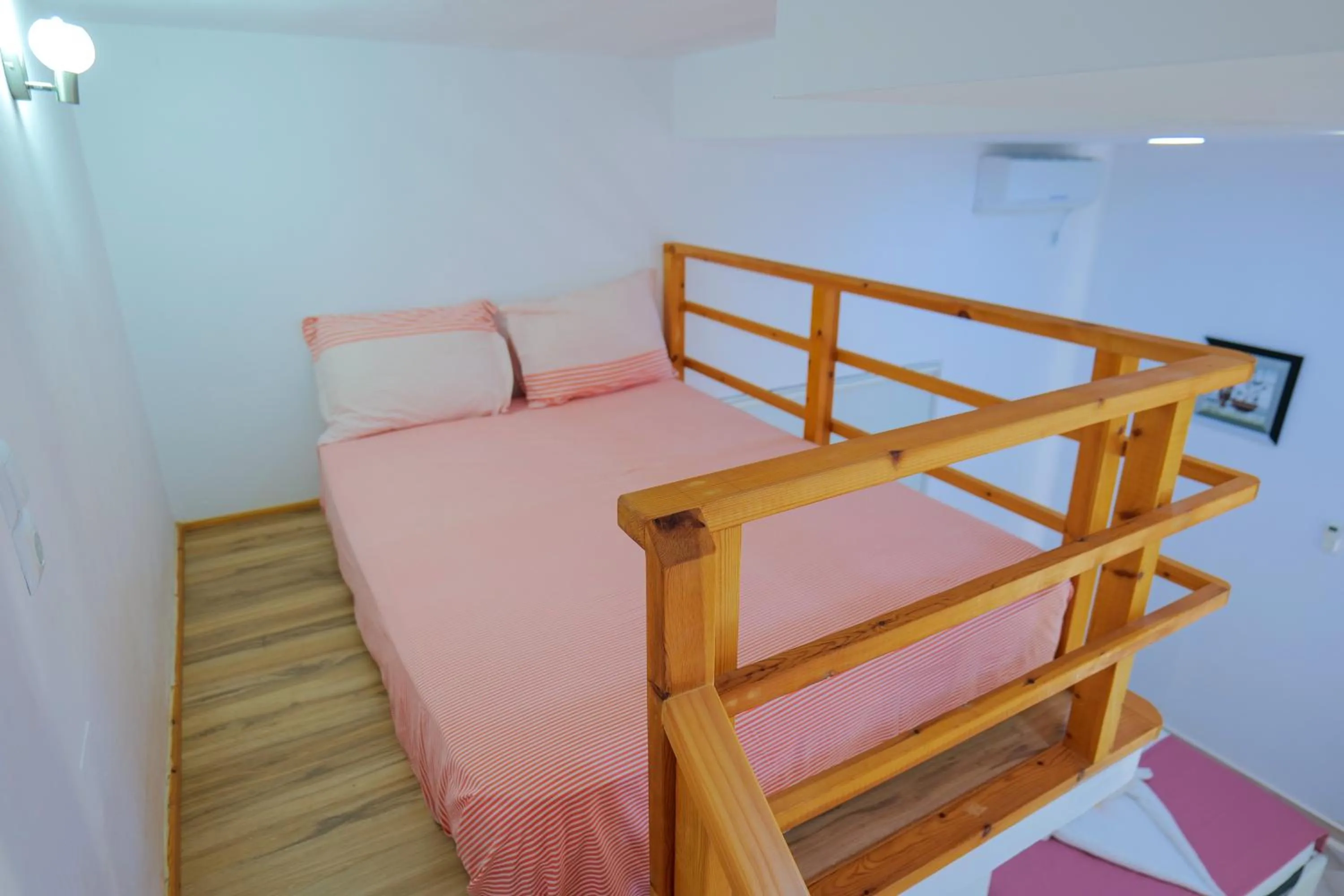 bunk bed, Bed in Hotel Chris