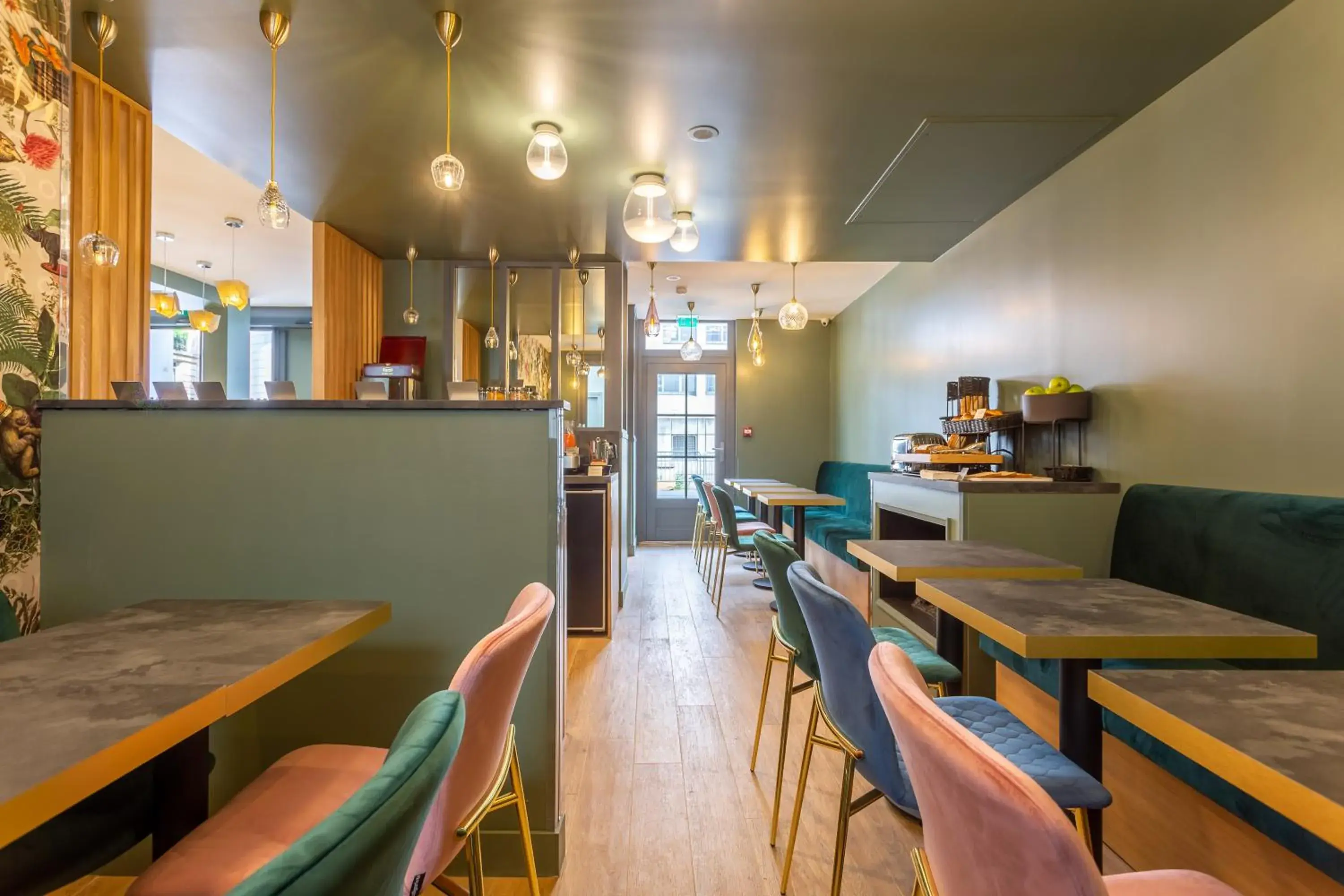 Breakfast in LOGIS Hôtel 15 Montparnasse Breakfast in LOGIS Hôtel 15 Montparnasse