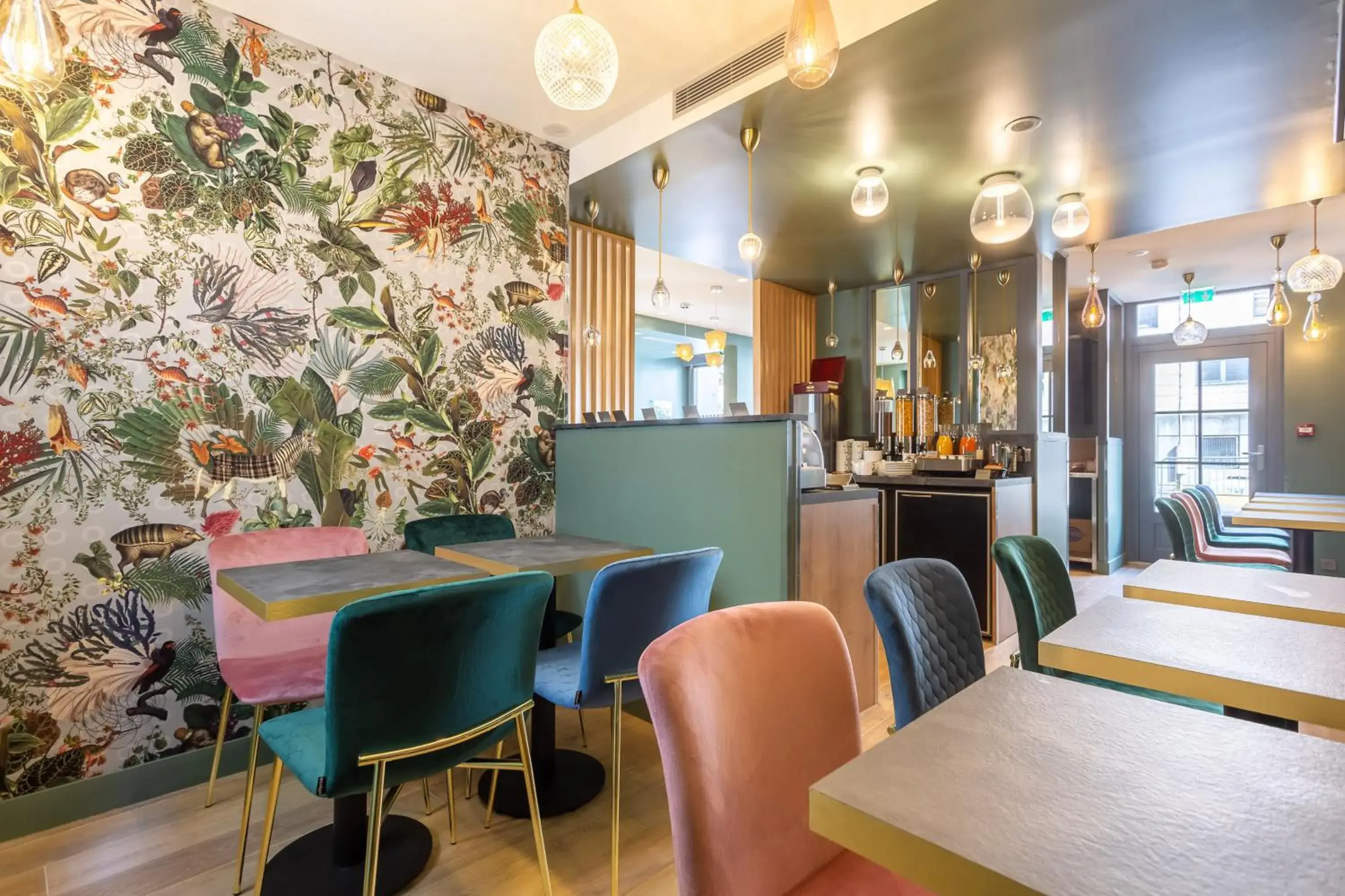 Breakfast in LOGIS Hôtel 15 Montparnasse Breakfast in LOGIS Hôtel 15 Montparnasse