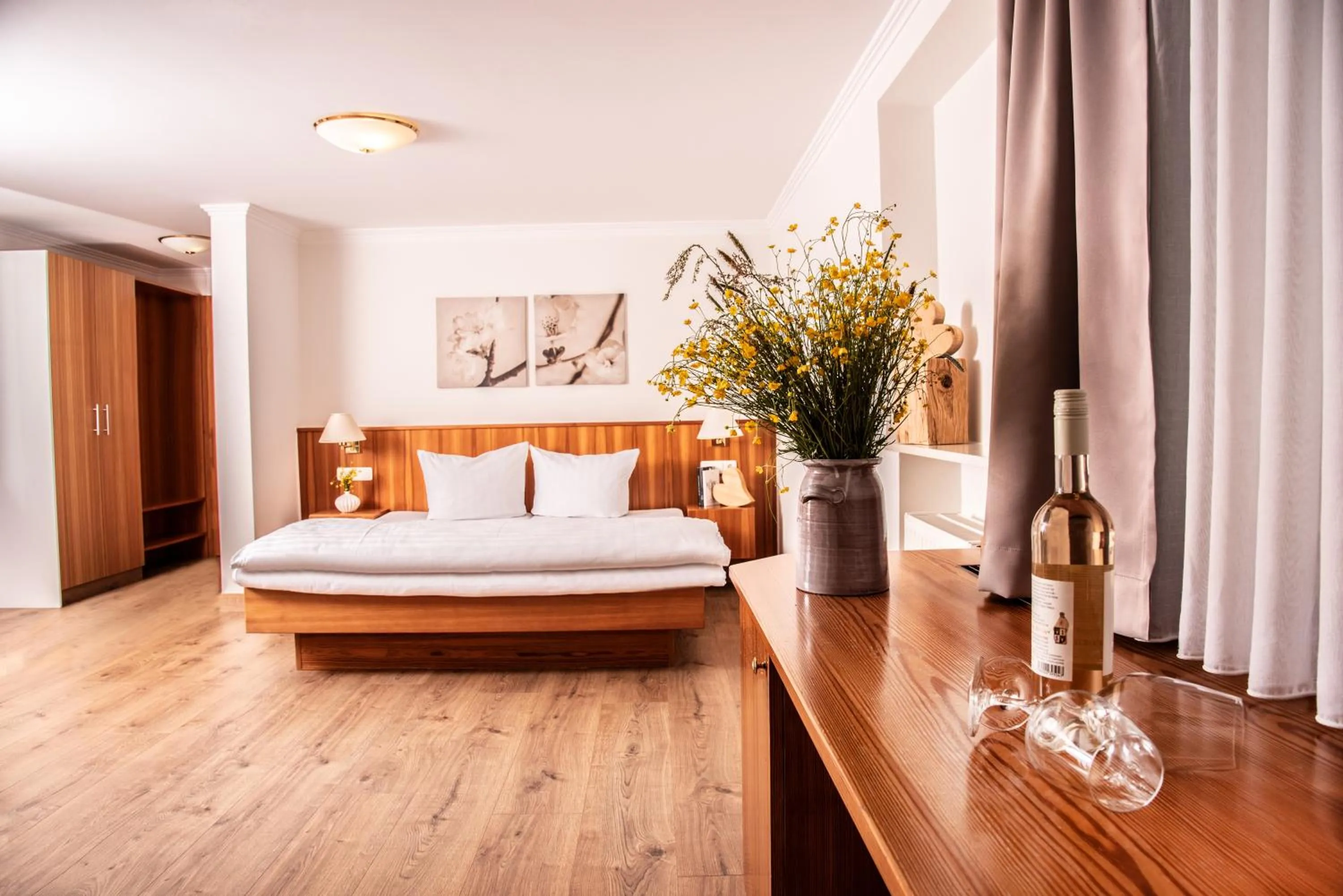 Photo of the whole room, Bed in ANETSEDER Landhotel, Lofts & Golf