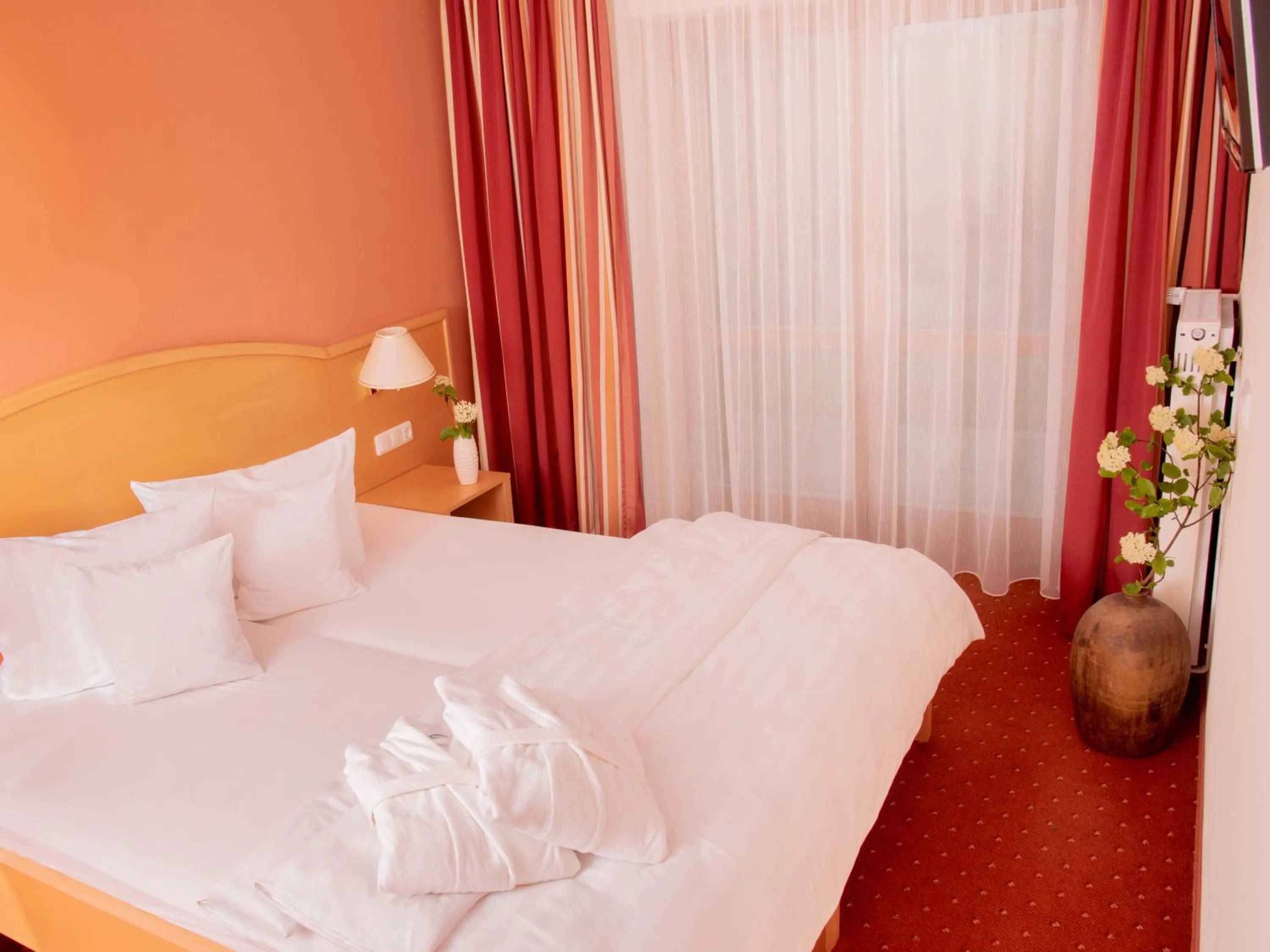 Suite with Garden View - single occupancy in ANETSEDER Landhotel, Lofts & Golf