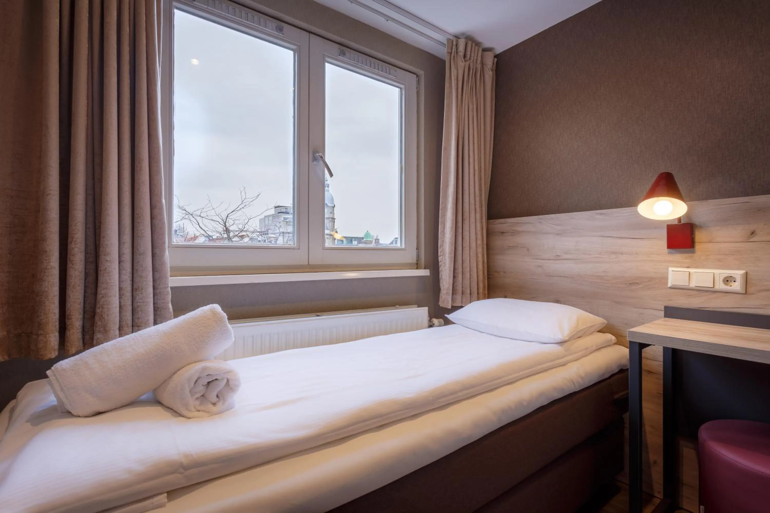 Bed in Amsterdam Downtown Hotel