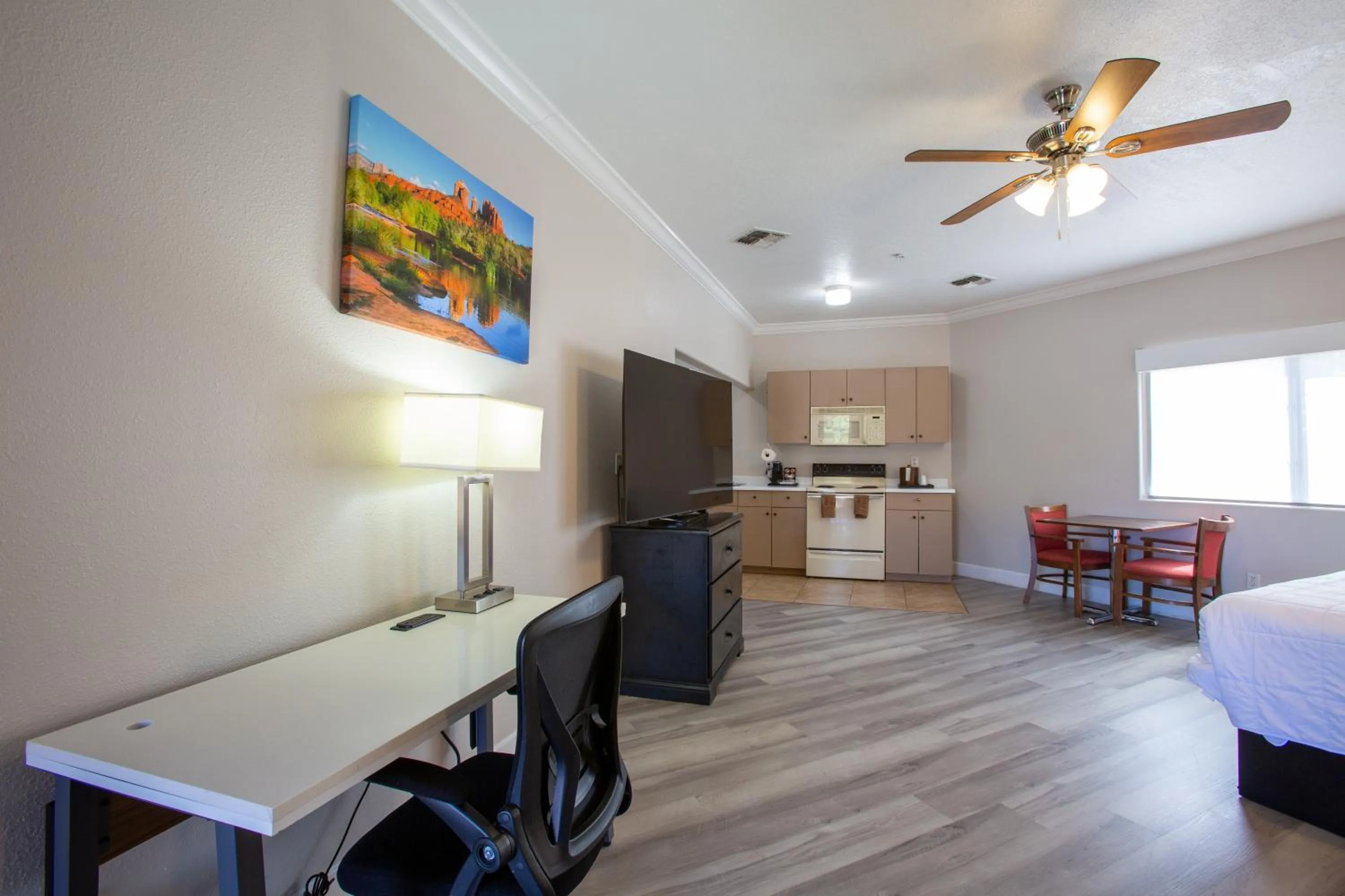 Kitchen or kitchenette in Wildflower Inn at Bell Rock