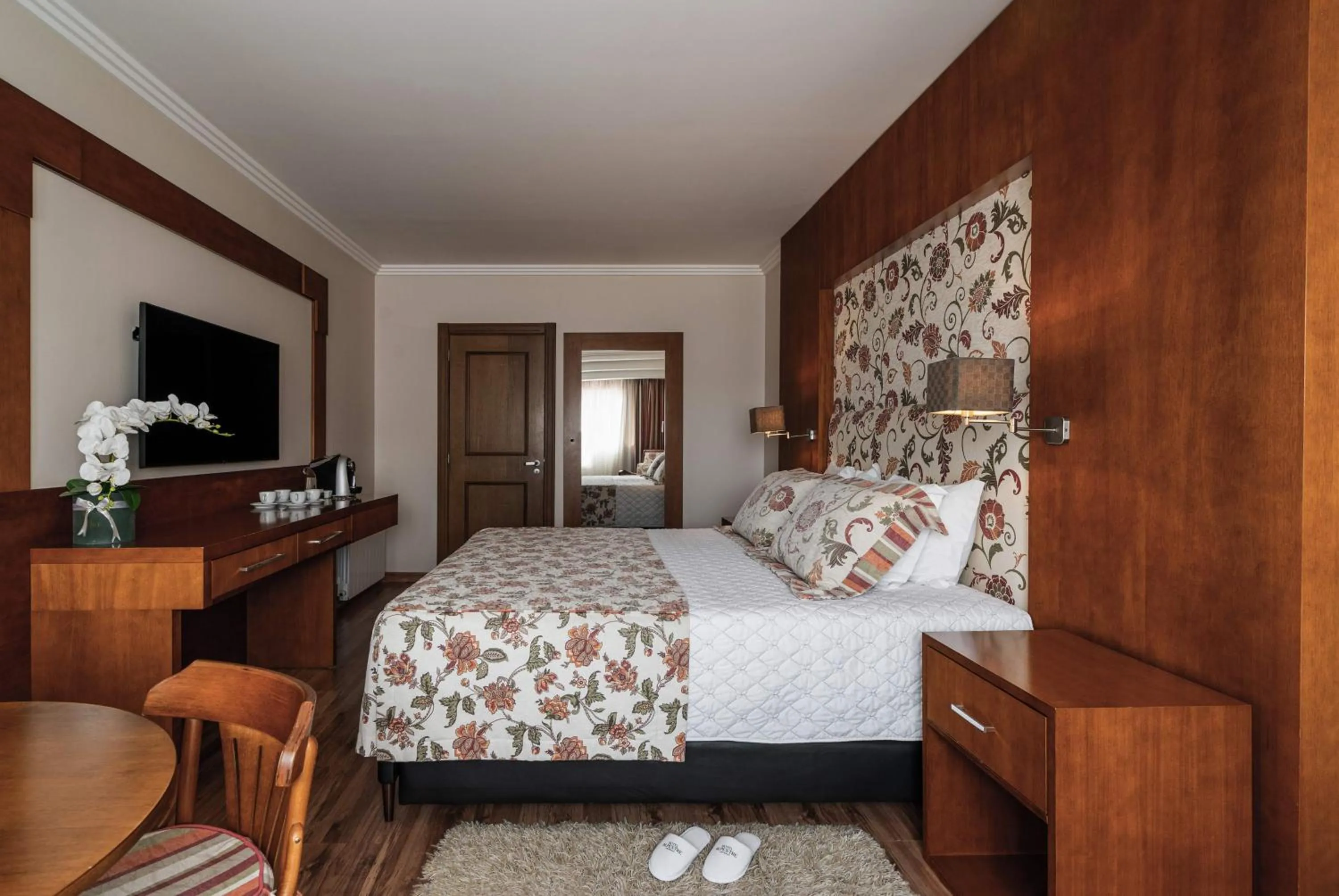 Bedroom, Bed in Hotel Alpestre