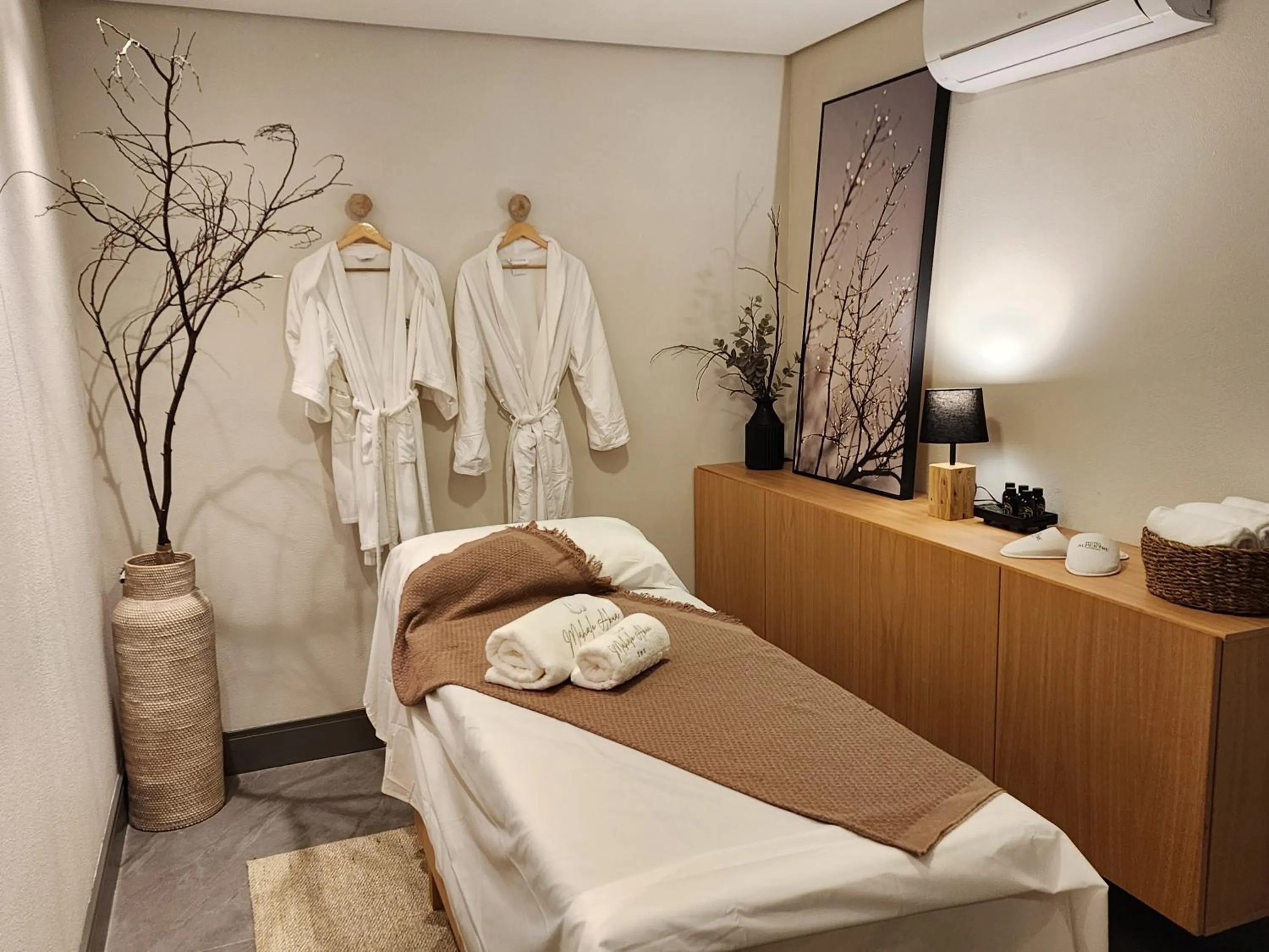 Massage, Bed in Hotel Alpestre