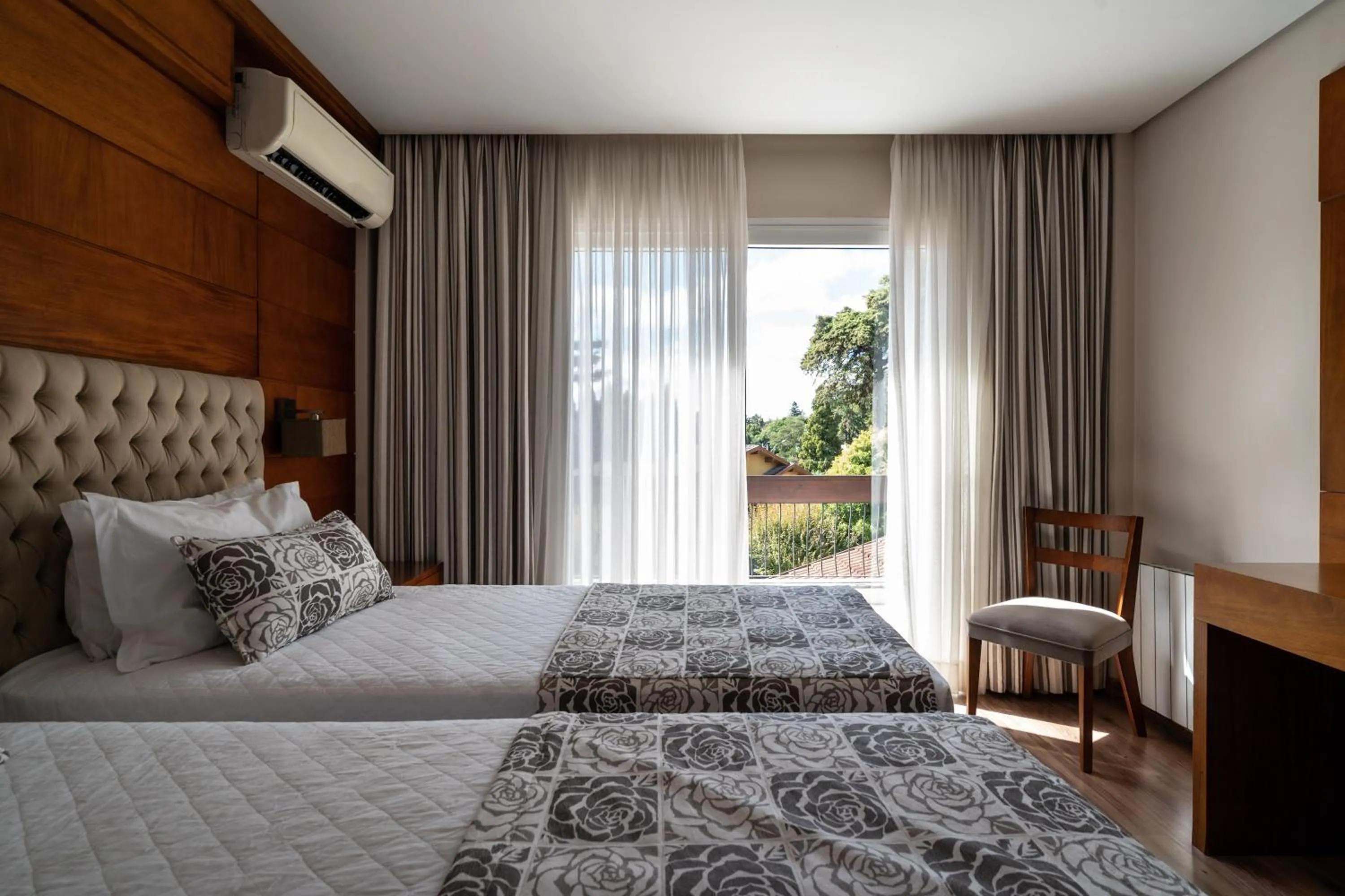 Bedroom, Bed in Hotel Alpestre