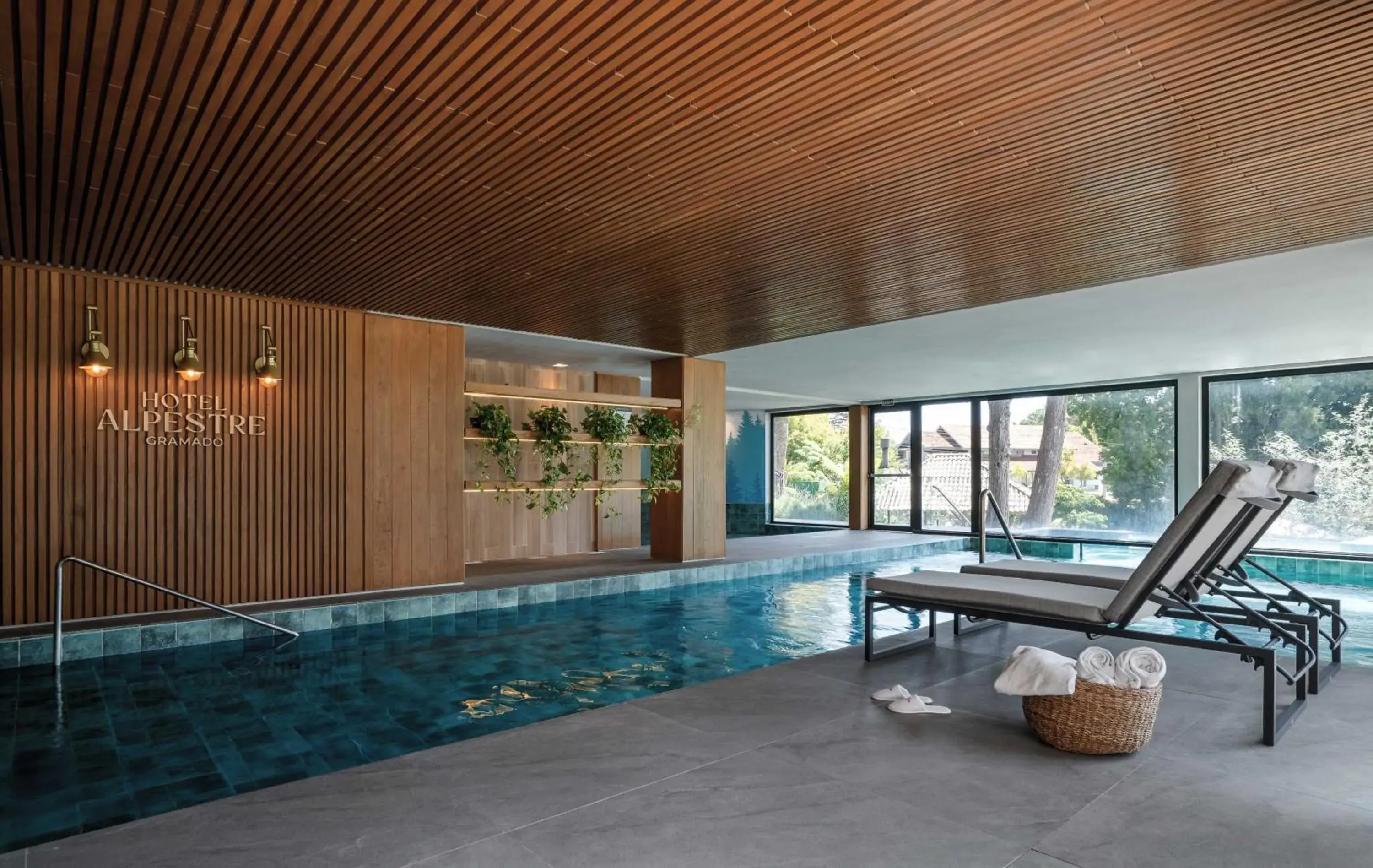 Swimming pool in Hotel Alpestre Swimming pool in Hotel Alpestre