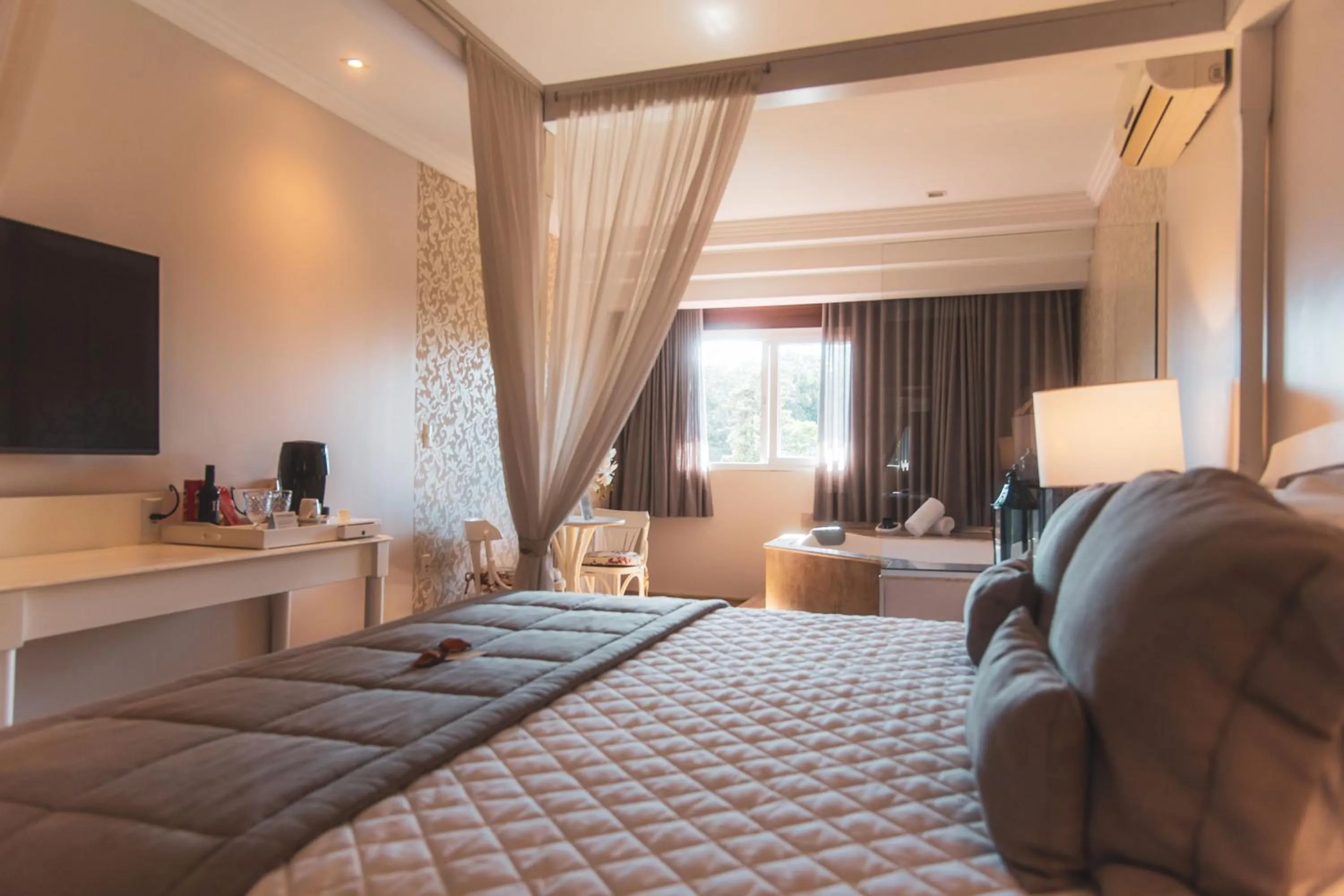 Bedroom, Bed in Hotel Alpestre