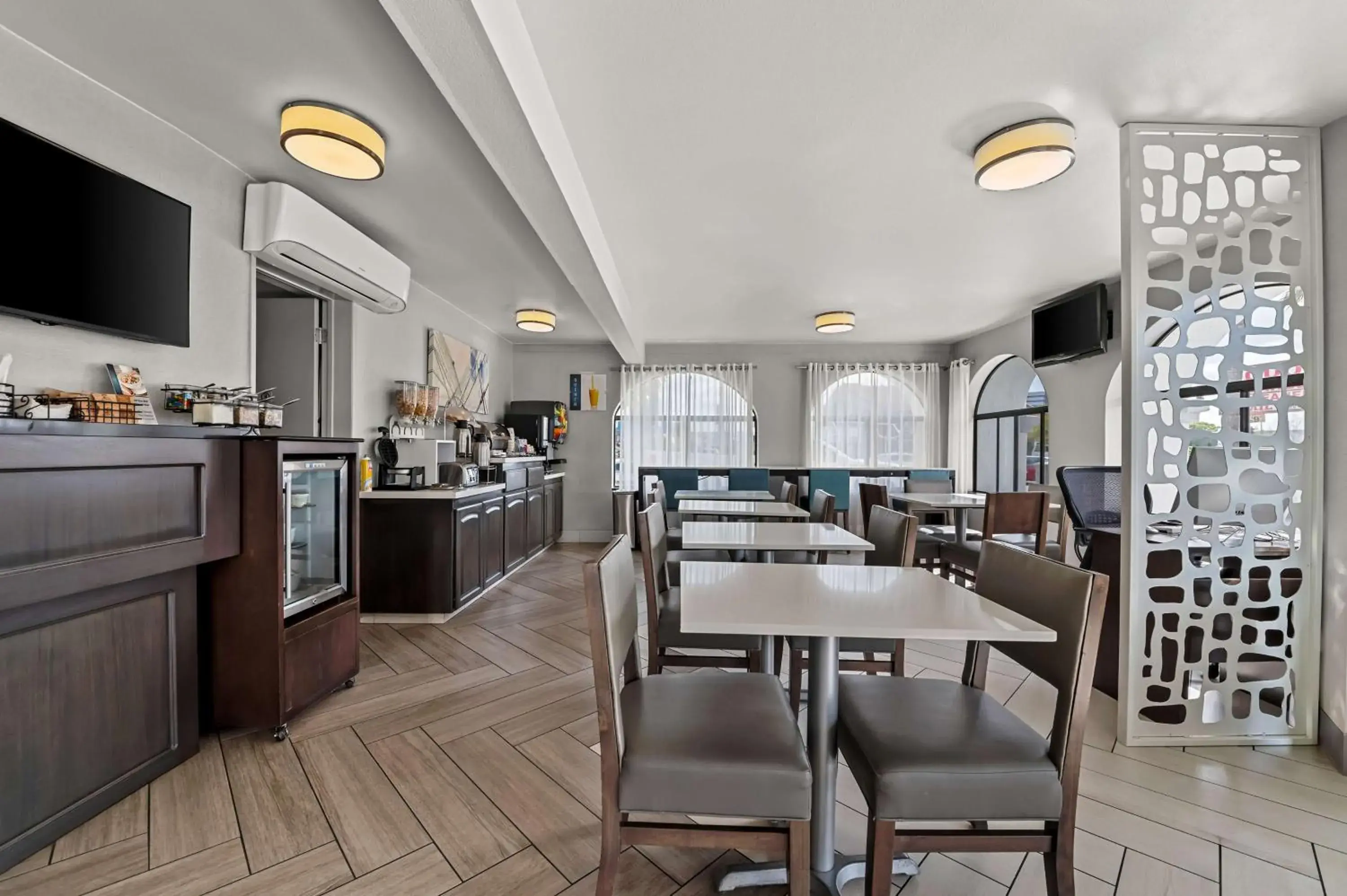 Breakfast in Best Western Los Alamitos Inn & Suites Breakfast in Best Western Los Alamitos Inn & Suites