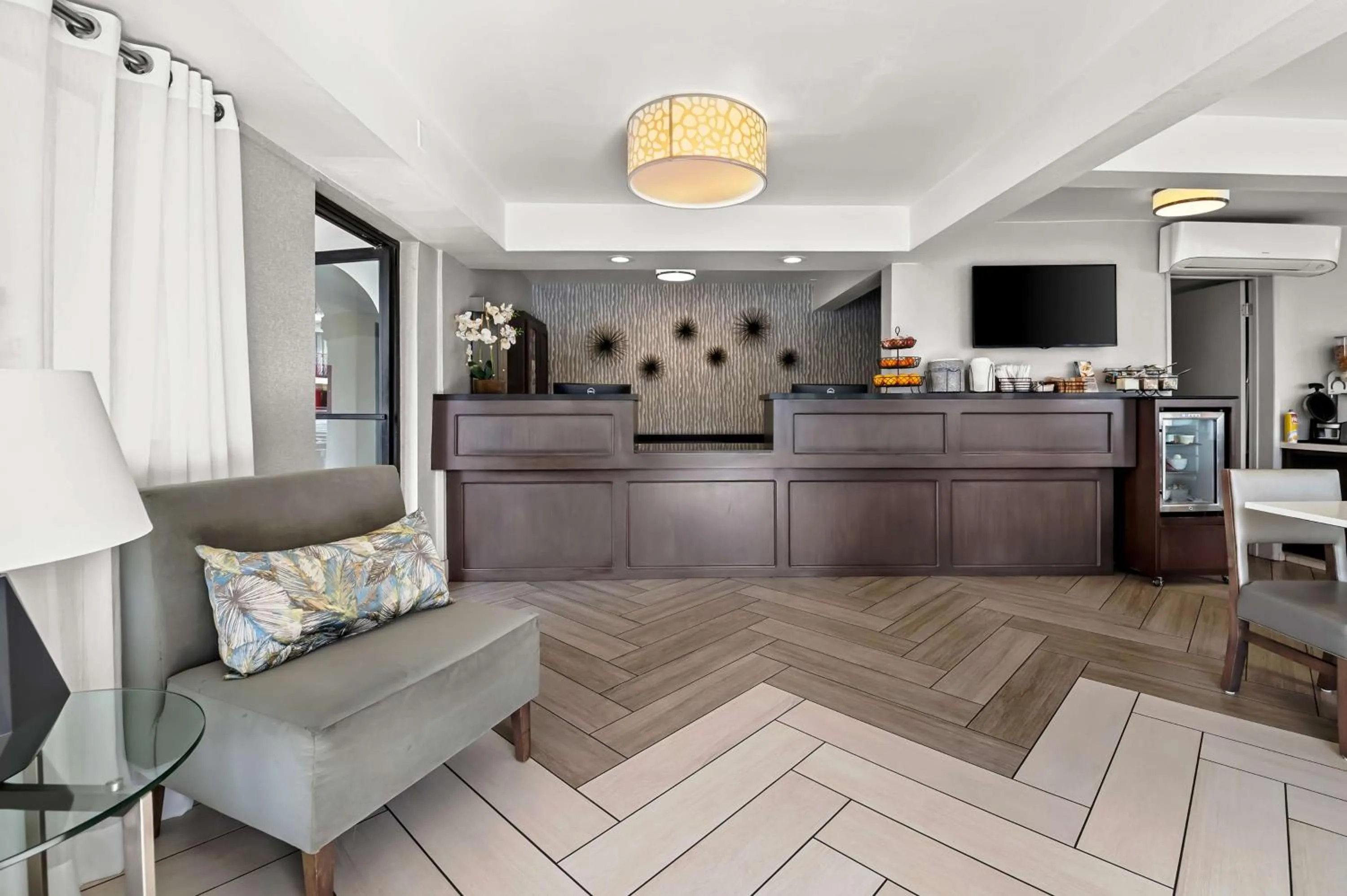 Lobby or reception in Best Western Los Alamitos Inn & Suites