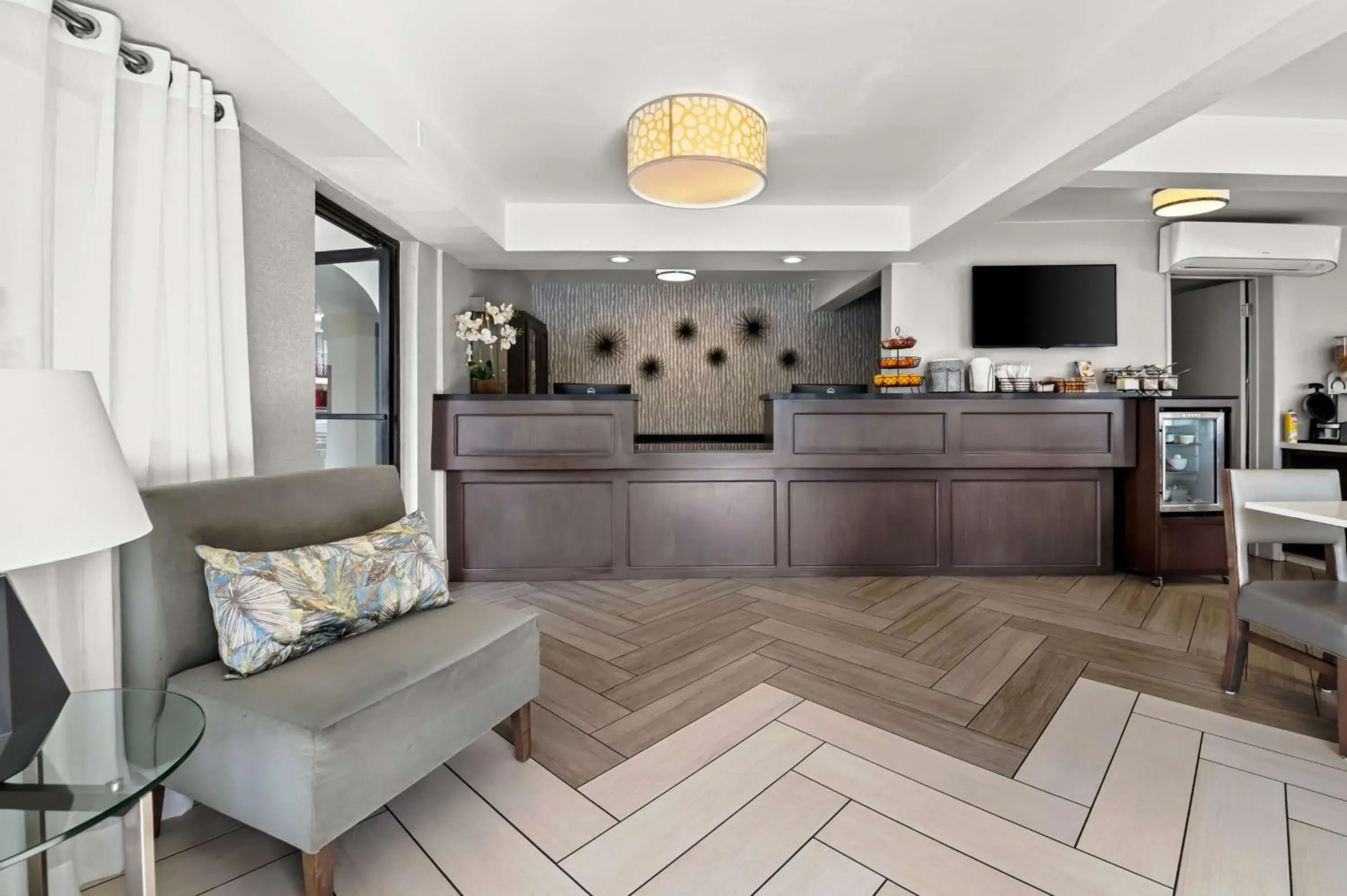 Lobby or reception in Best Western Los Alamitos Inn & Suites Lobby or reception in Best Western Los Alamitos Inn & Suites