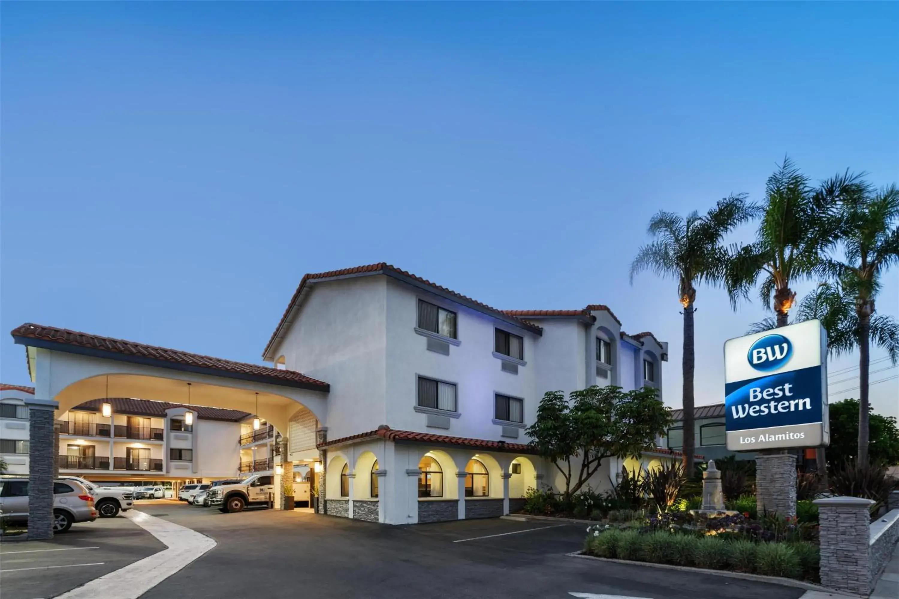 Property building in Best Western Los Alamitos Inn & Suites Property building in Best Western Los Alamitos Inn & Suites