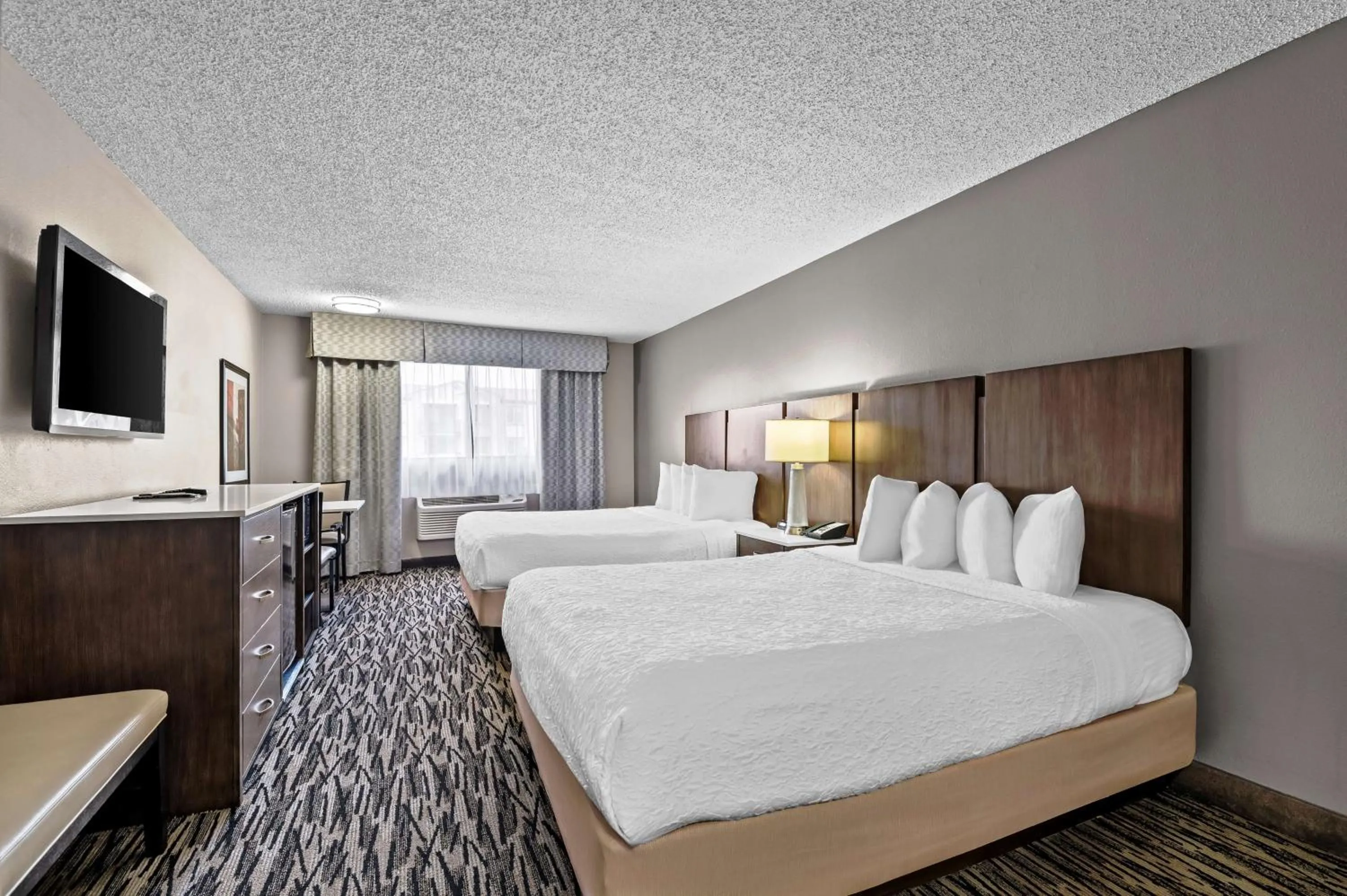 Photo of the whole room, Bed in Best Western Los Alamitos Inn & Suites