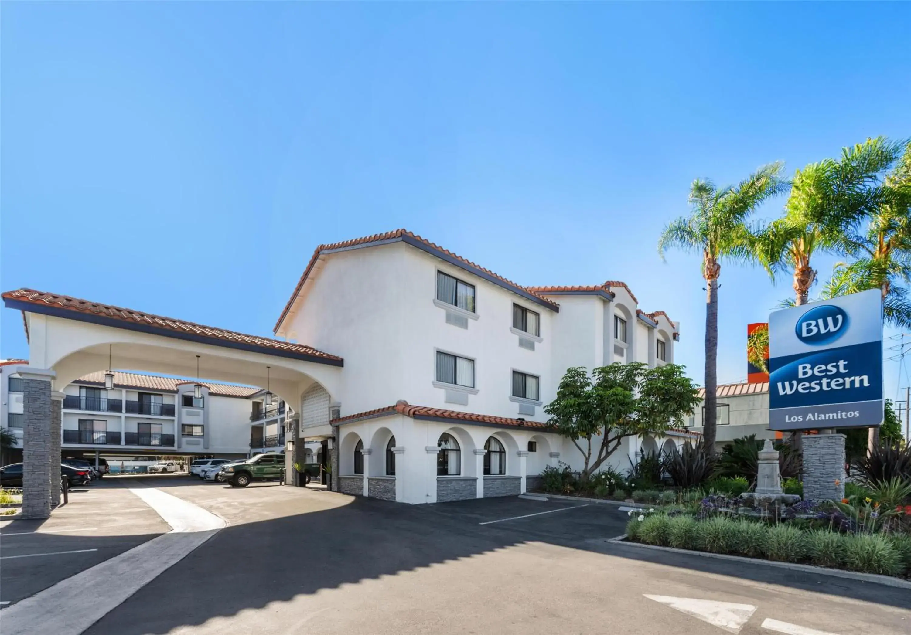 Property building in Best Western Los Alamitos Inn & Suites Property building in Best Western Los Alamitos Inn & Suites