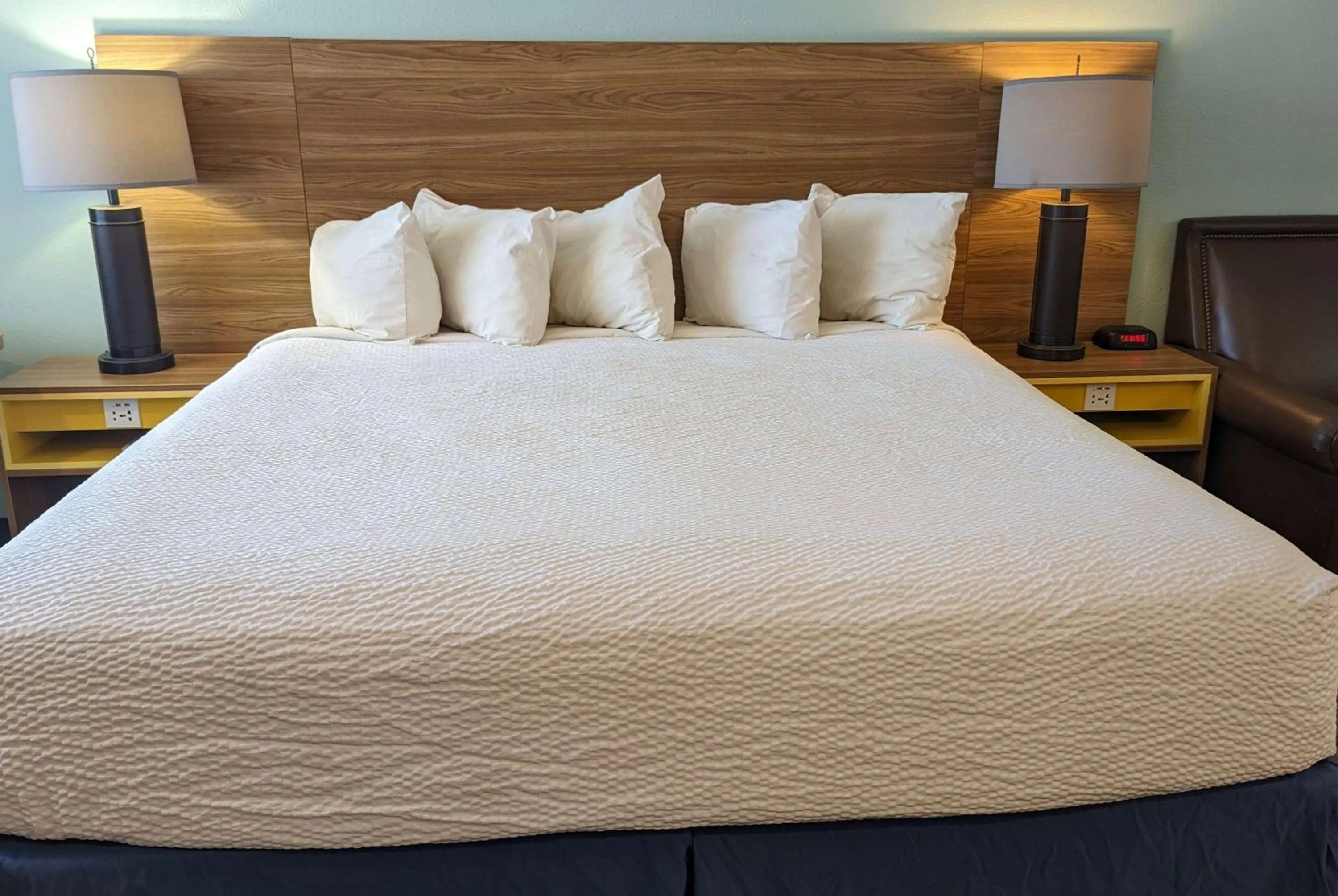 Photo of the whole room, Bed in Days Inn by Wyndham Lake Havasu