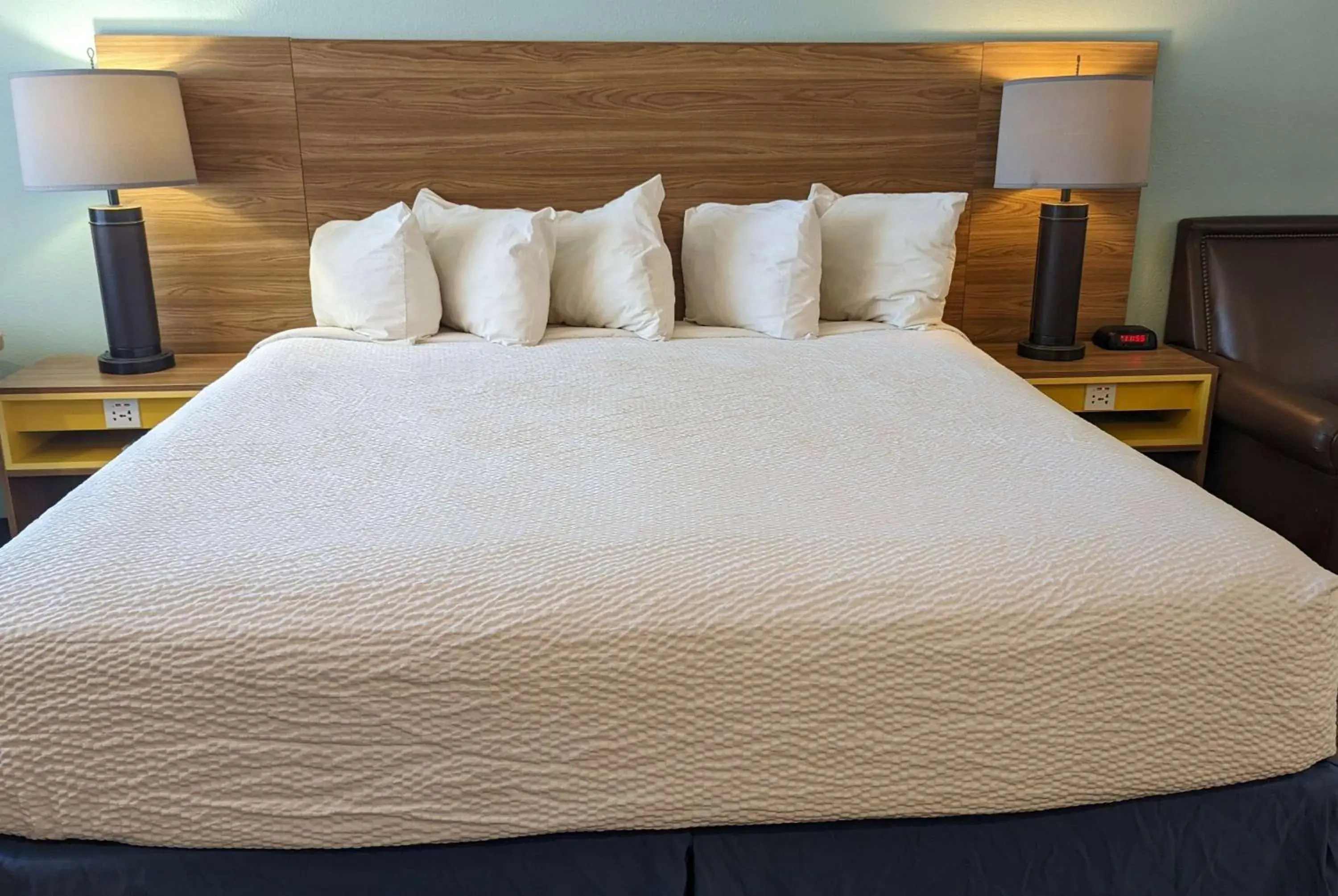 King Room - Mobility Access/Non-Smoking in Days Inn by Wyndham Lake Havasu King Room - Mobility Access/Non-Smoking in Days Inn by Wyndham Lake Havasu