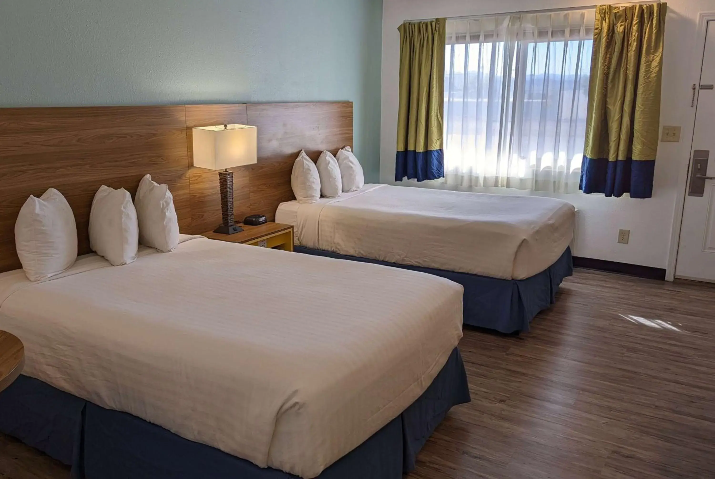 Double Room with Two Double Beds - Pet Friendly/Non-Smoking in Days Inn by Wyndham Lake Havasu Double Room with Two Double Beds - Pet Friendly/Non-Smoking in Days Inn by Wyndham Lake Havasu
