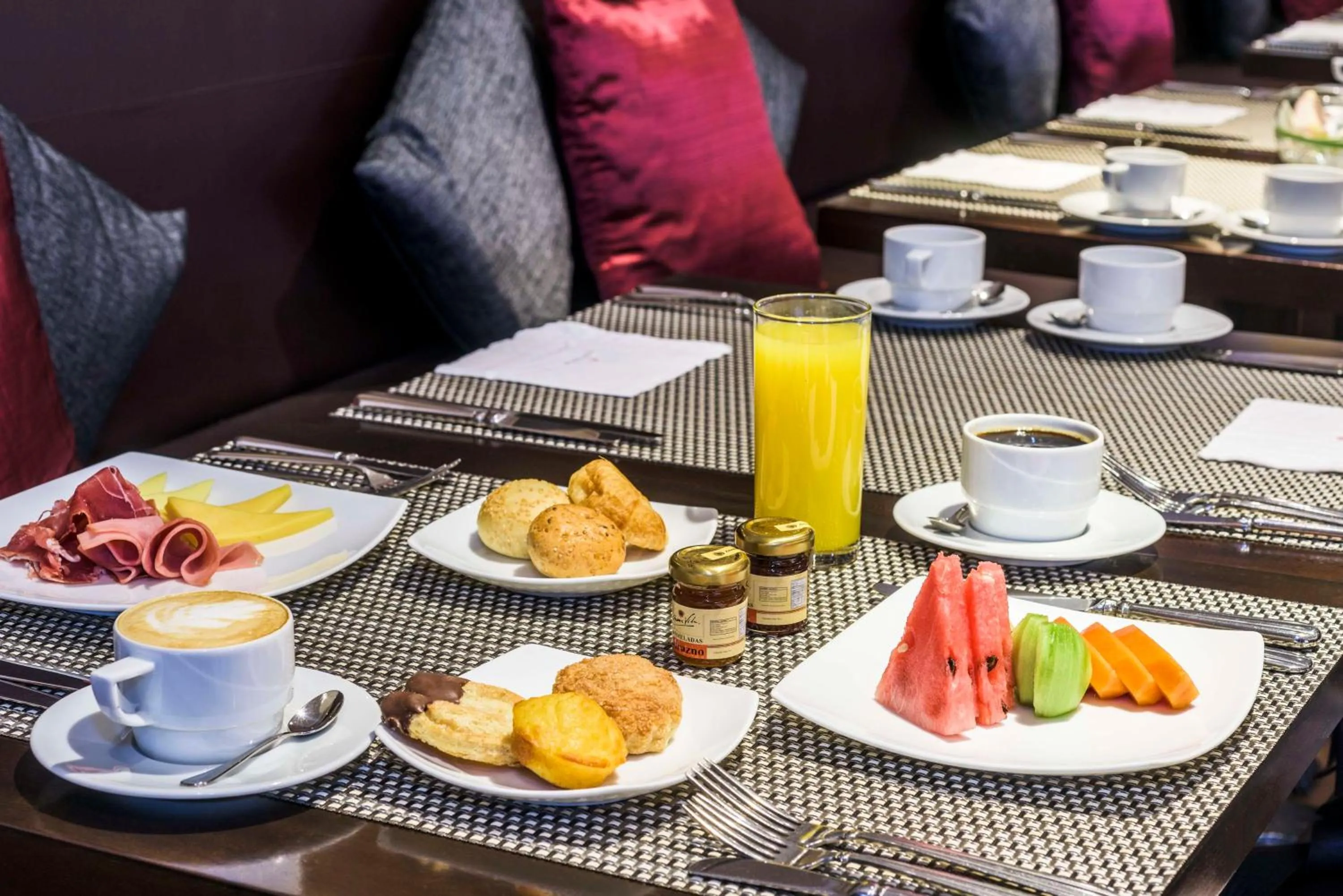 Food and drinks in NH Collection Bogota Andino Royal