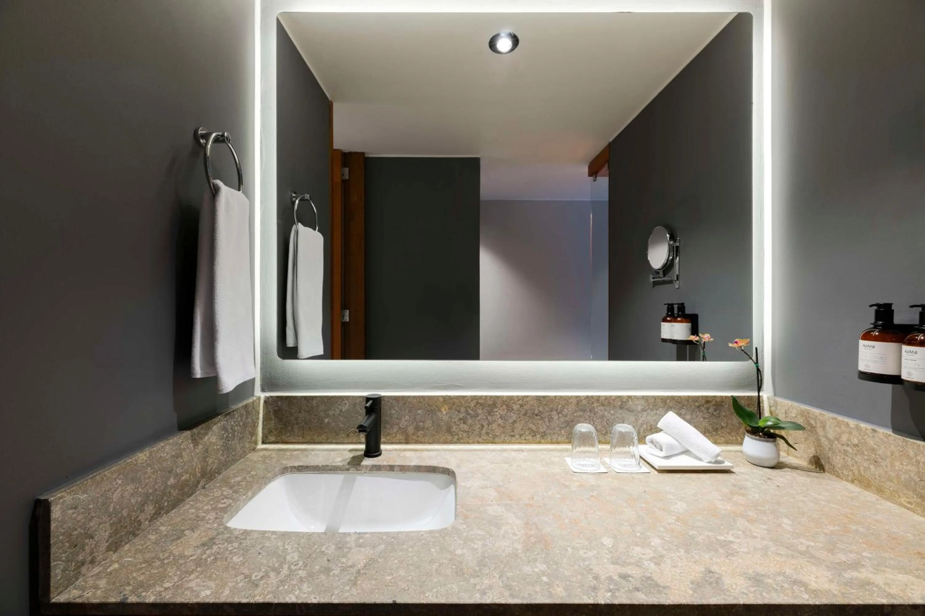 Bathroom in Avani Royal Zona T Bogotá Hotel