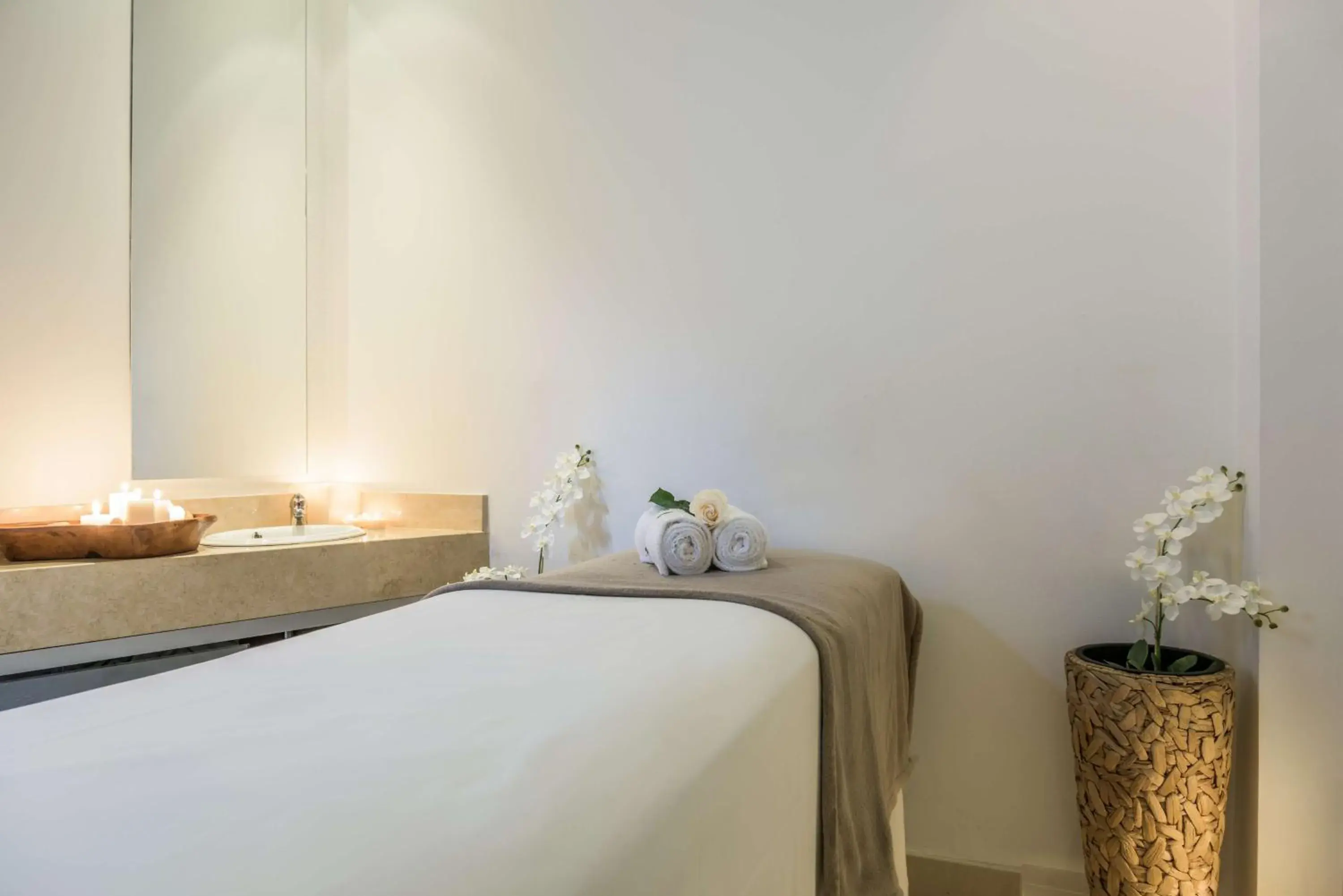 Spa and wellness centre/facilities, Bed in NH Bogota Pavillon Royal Spa and wellness centre/facilities, Bed in NH Bogota Pavillon Royal