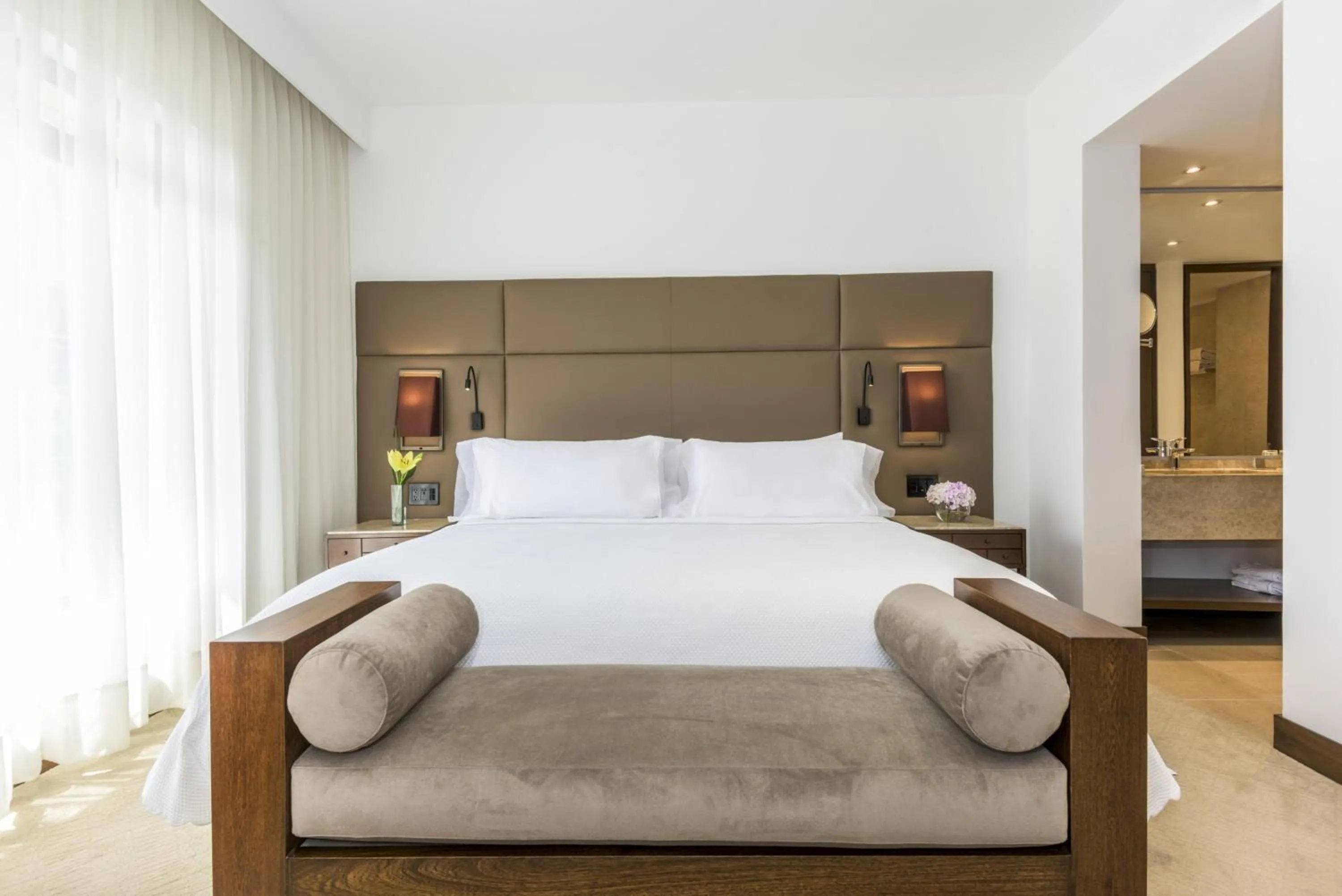 Bedroom, Bed in NH Collection Bogotá Royal Teleport