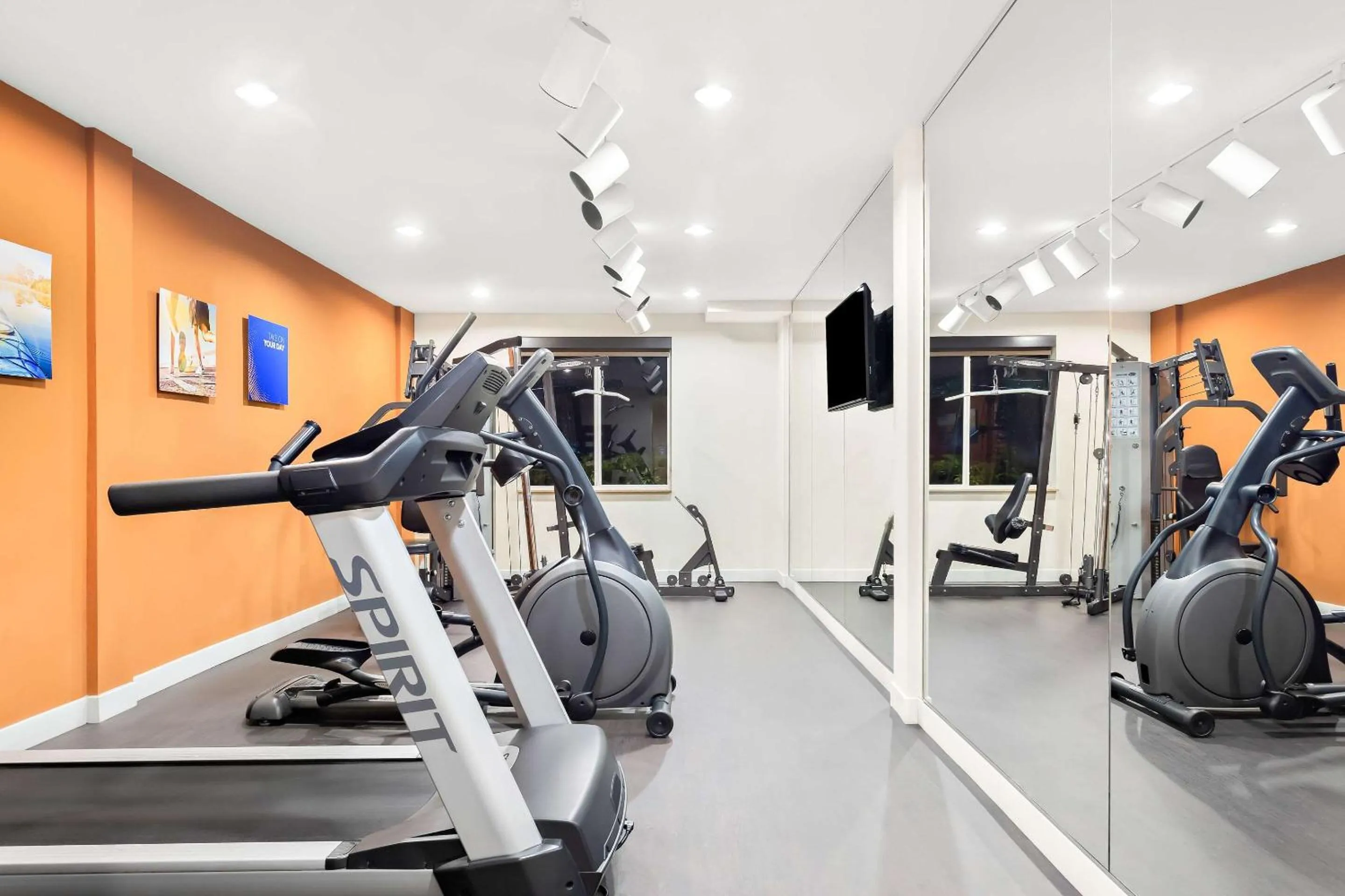 Fitness centre/facilities in Comfort Suites Tampa Airport North