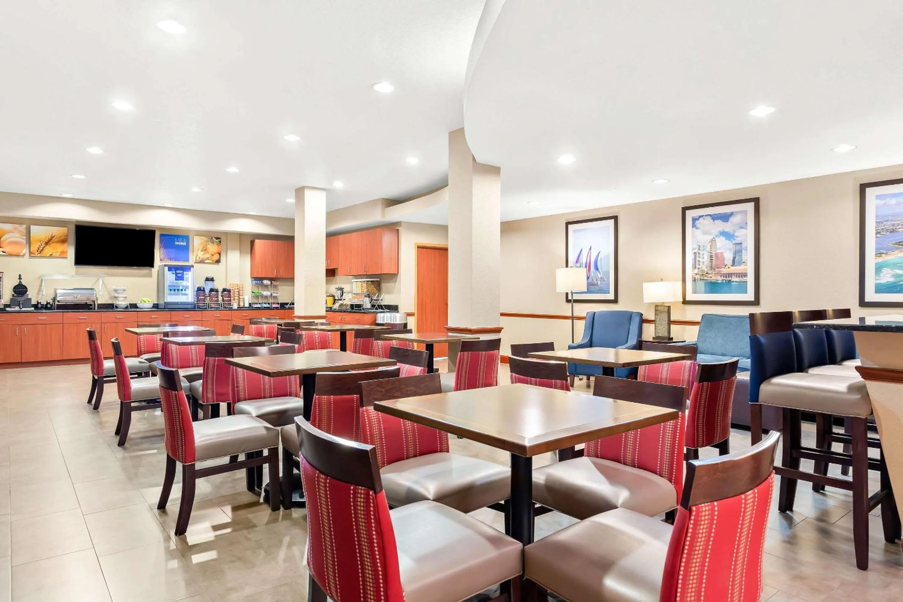 Breakfast in Comfort Suites Tampa Airport North