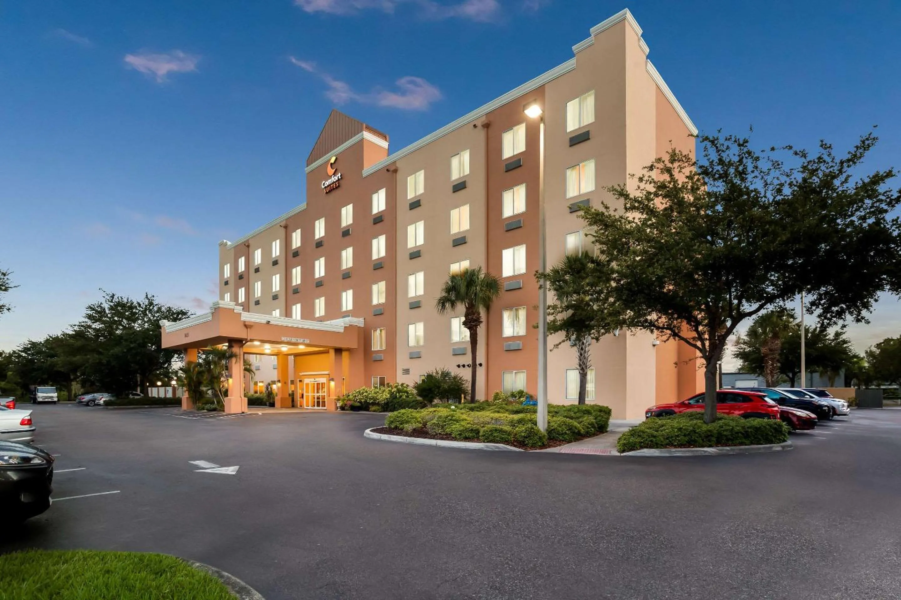 Property building in Comfort Suites Tampa Airport North
