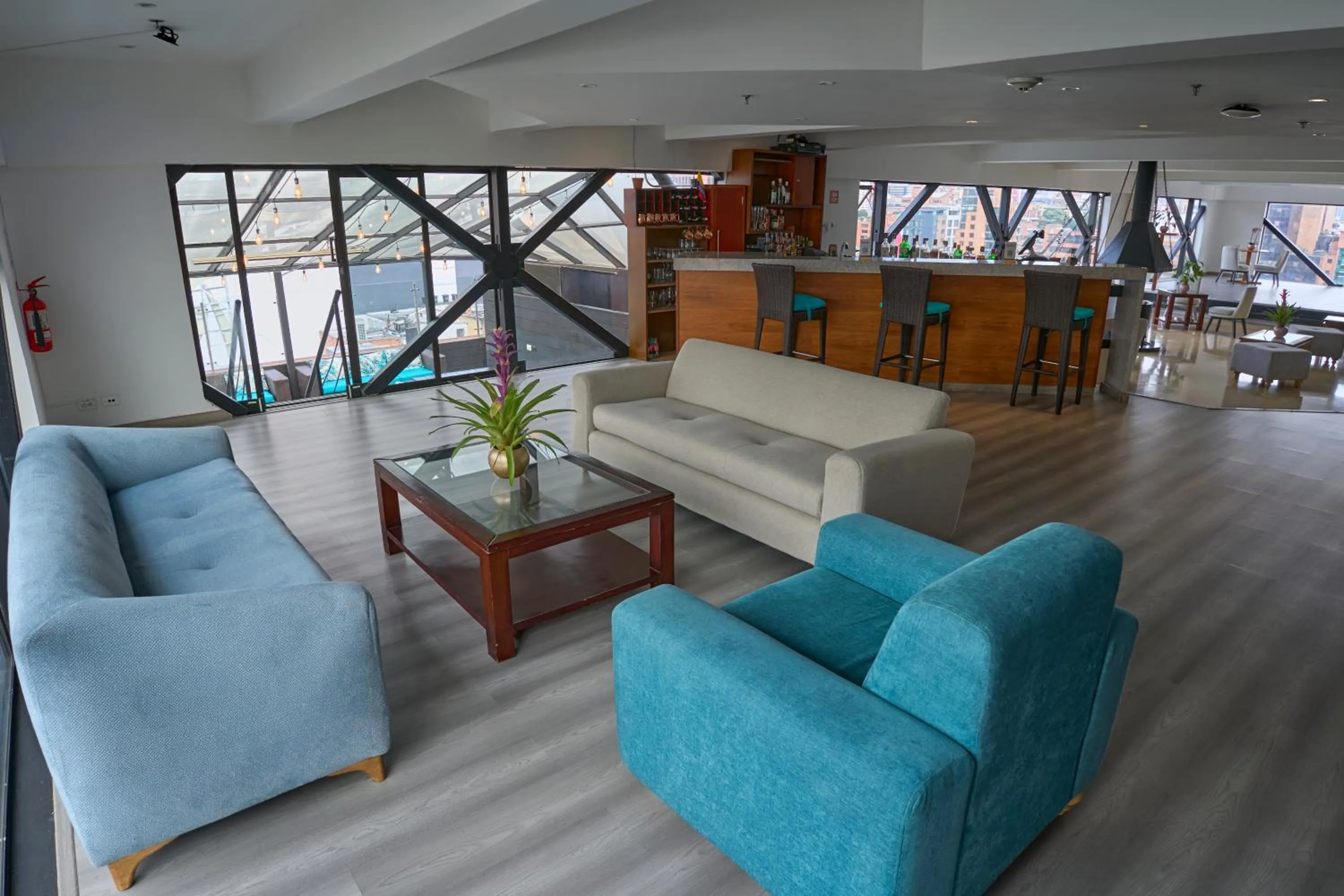 Lounge or bar in Radisson Bogota Metrotel