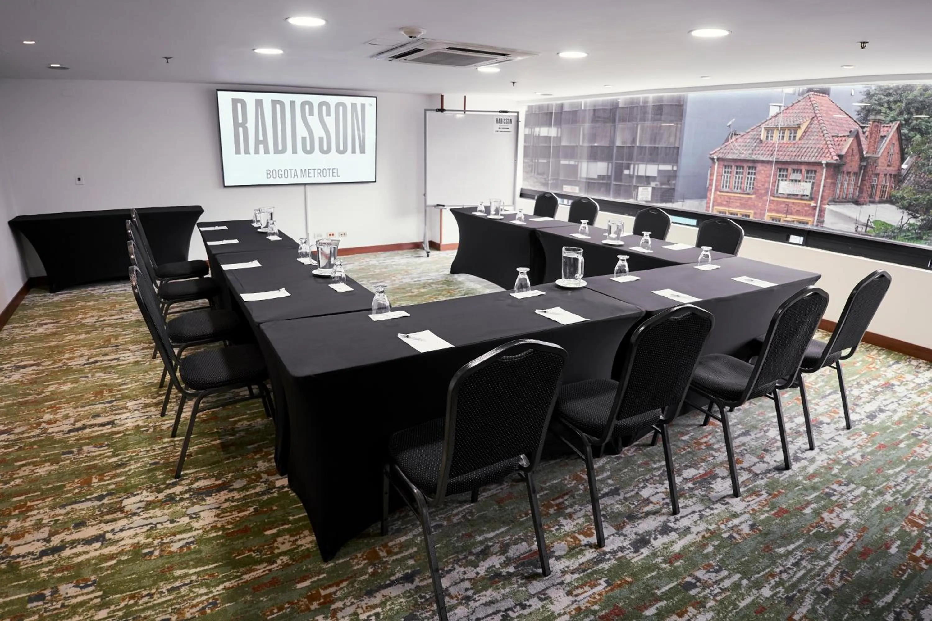 Meeting/conference room in Radisson Bogota Metrotel