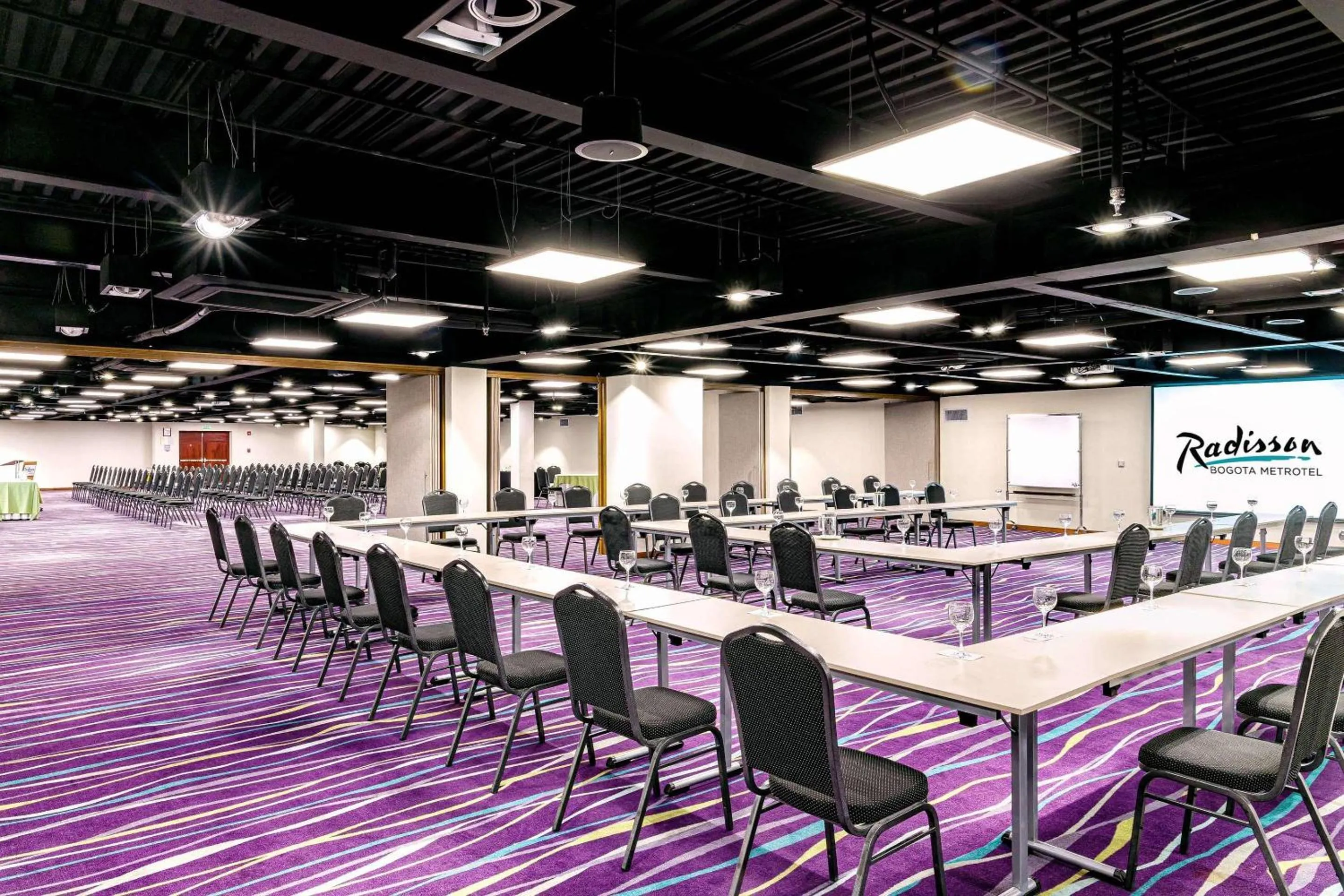 Meeting/conference room in Radisson Bogota Metrotel