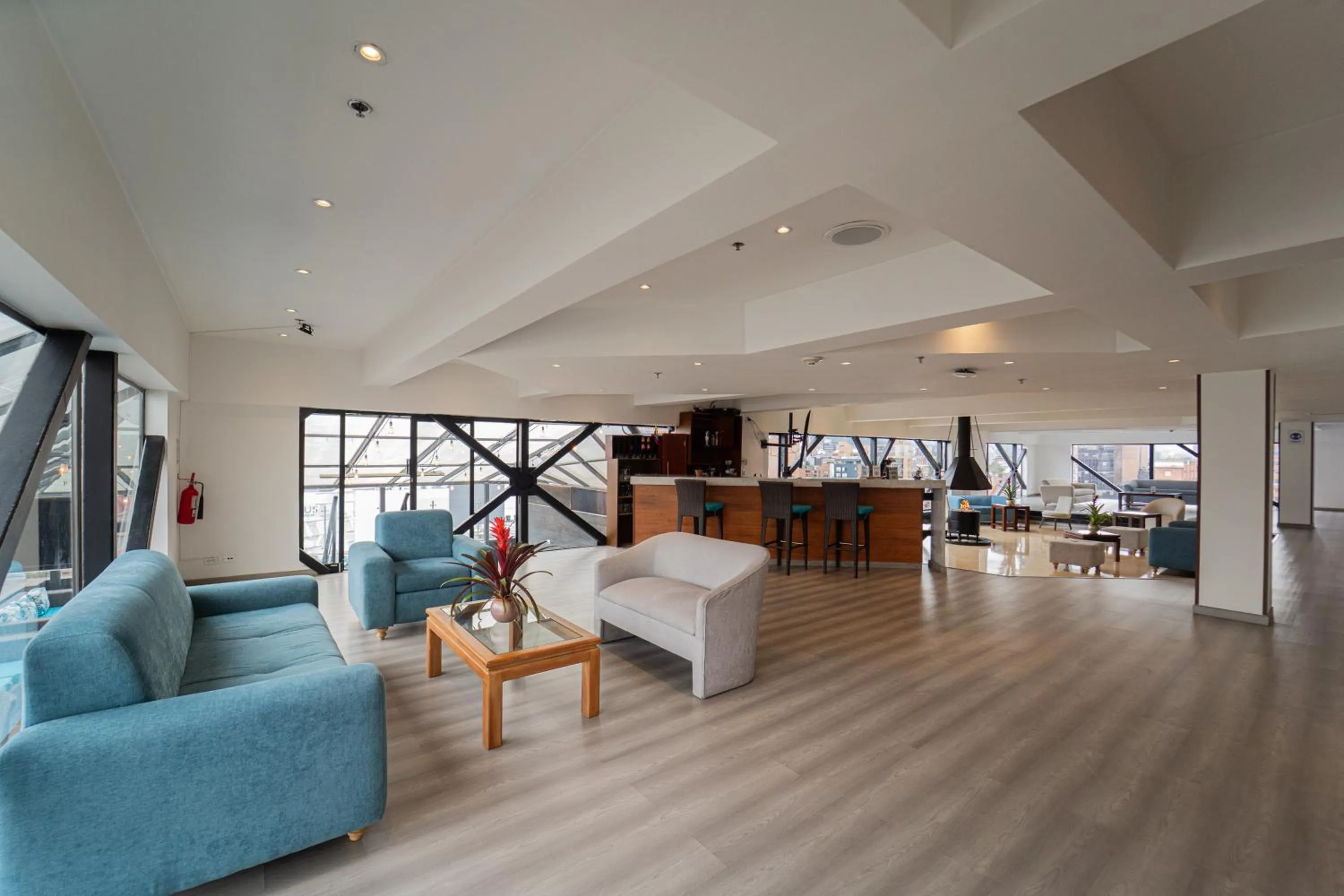 Lounge or bar in Radisson Bogota Metrotel