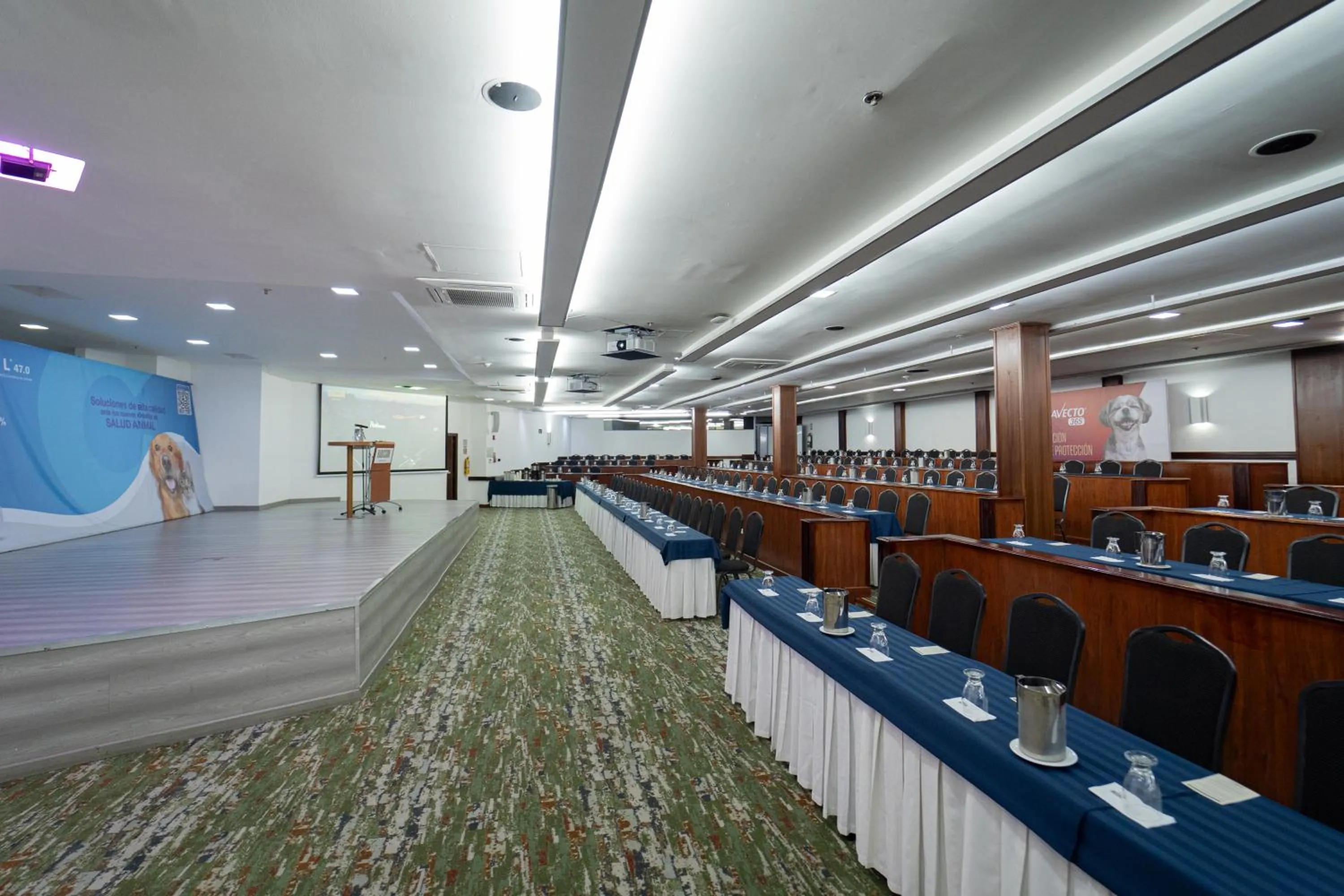 Meeting/conference room in Radisson Bogota Metrotel