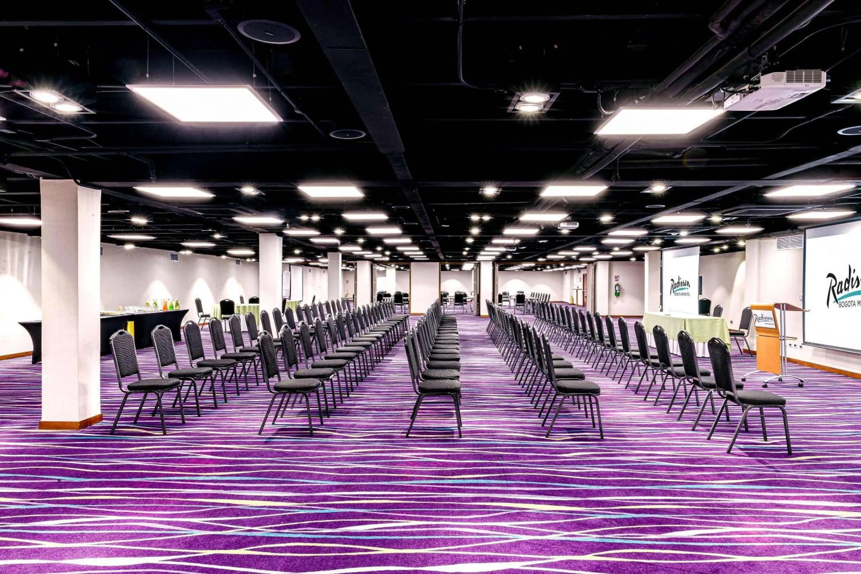 Meeting/conference room in Radisson Bogota Metrotel