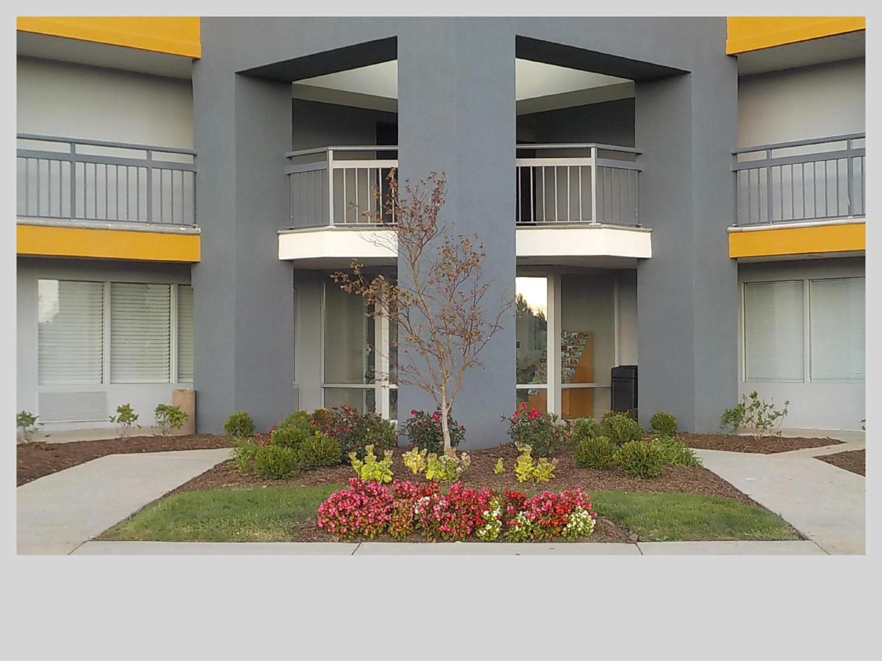 Facade/entrance in Clarion Pointe Indianapolis Northeast