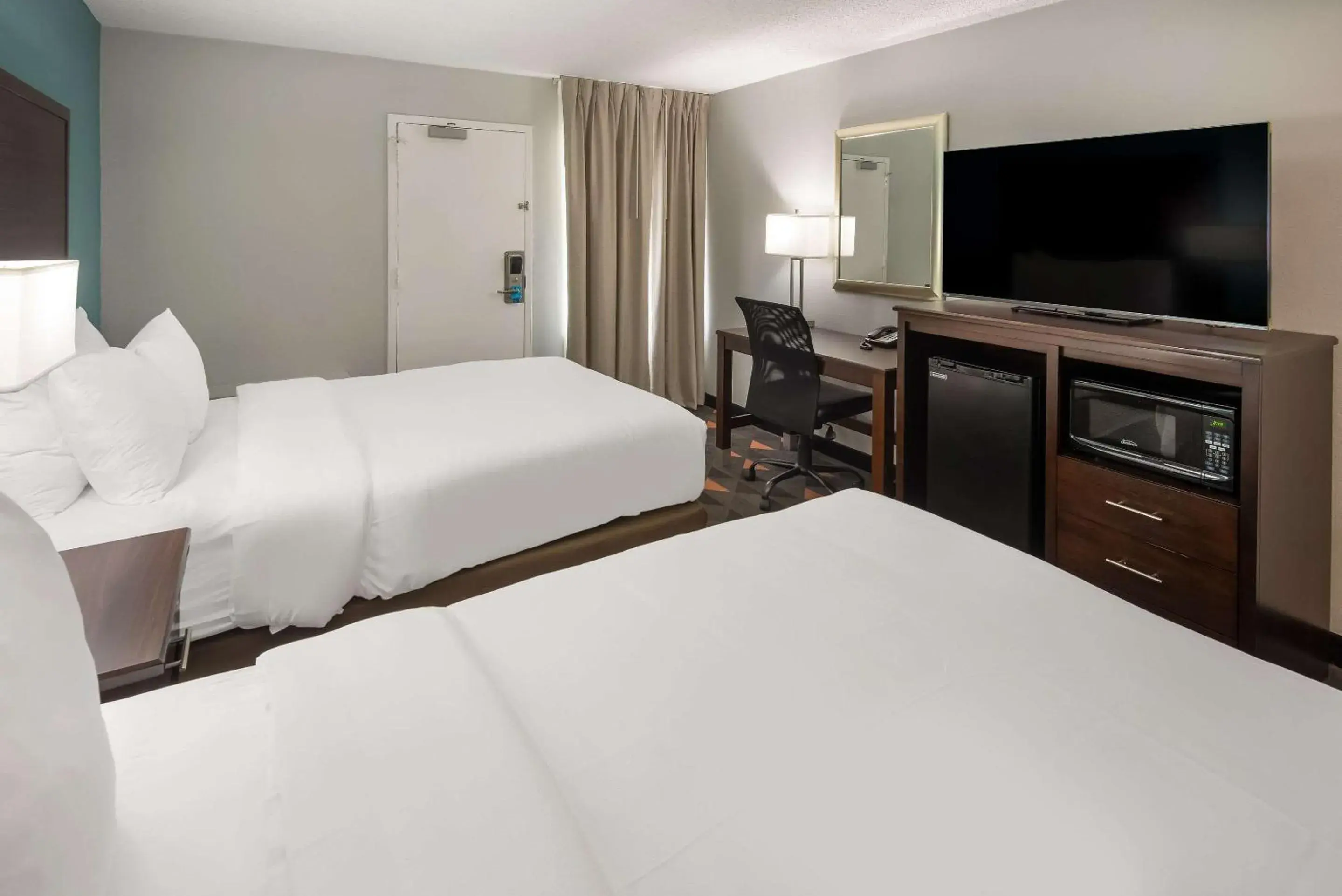 Bedroom, Bed in Clarion Pointe Indianapolis Northeast Bedroom, Bed in Clarion Pointe Indianapolis Northeast