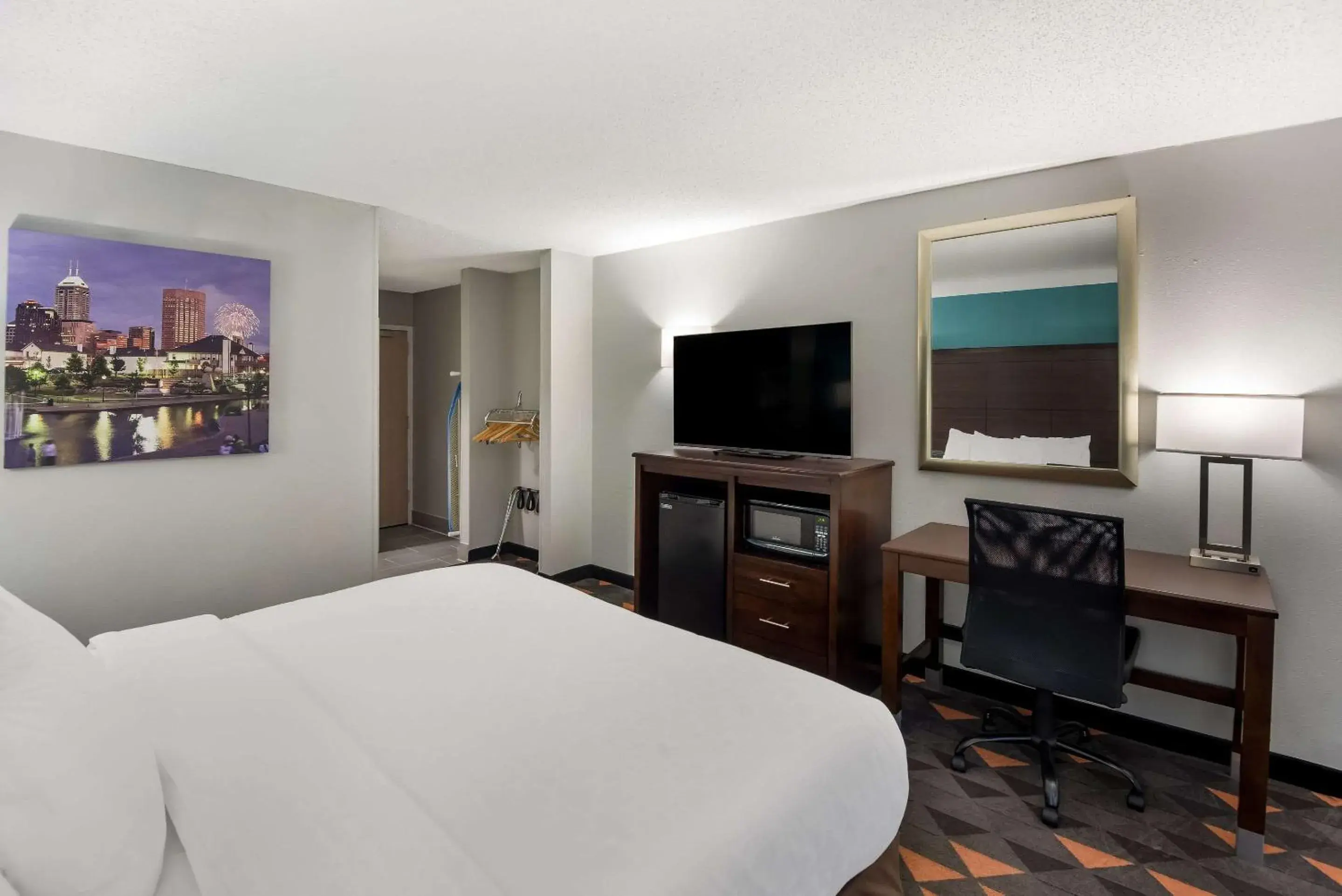 Bedroom, Bed in Clarion Pointe Indianapolis Northeast Bedroom, Bed in Clarion Pointe Indianapolis Northeast