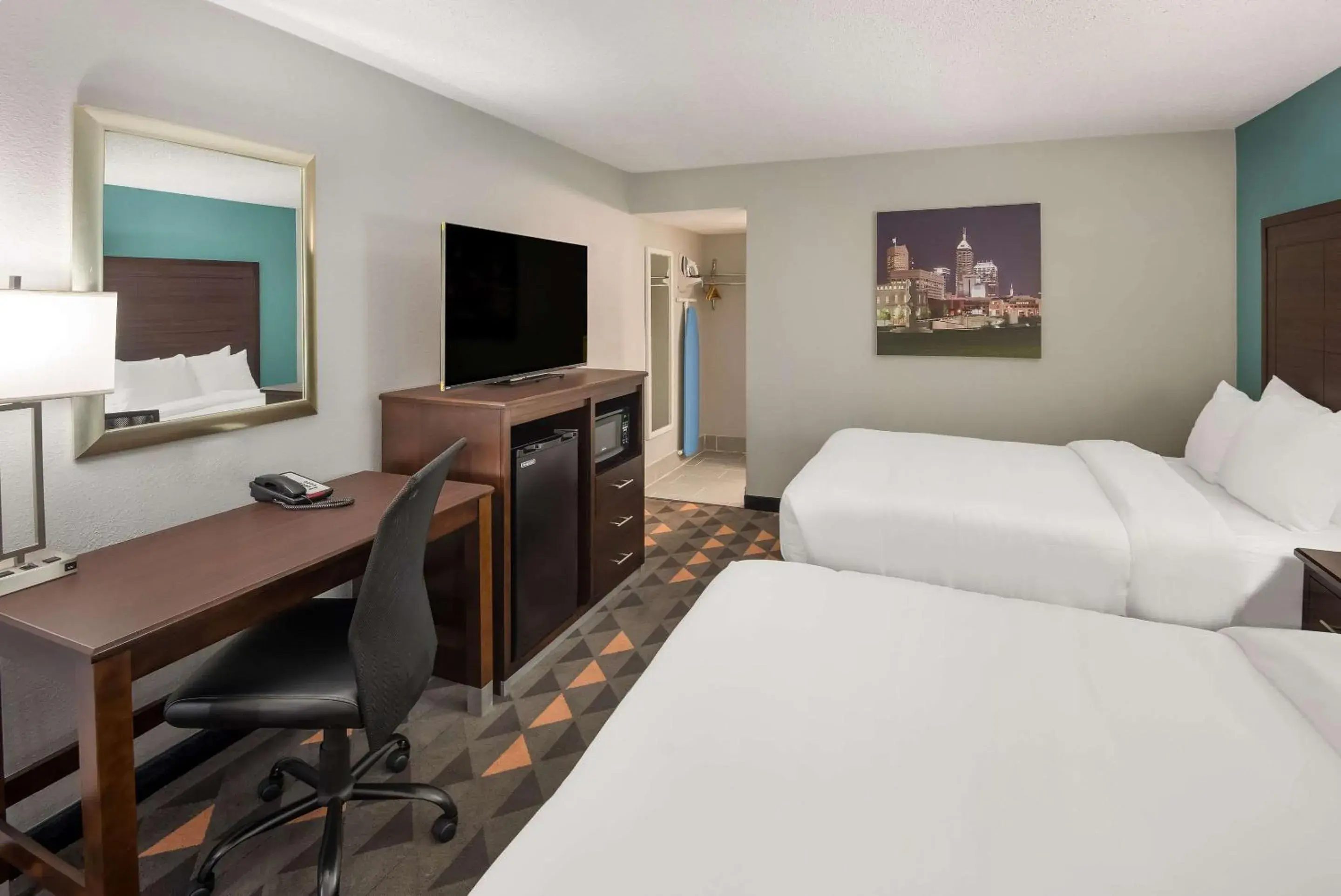 Bedroom, Bed in Clarion Pointe Indianapolis Northeast Bedroom, Bed in Clarion Pointe Indianapolis Northeast