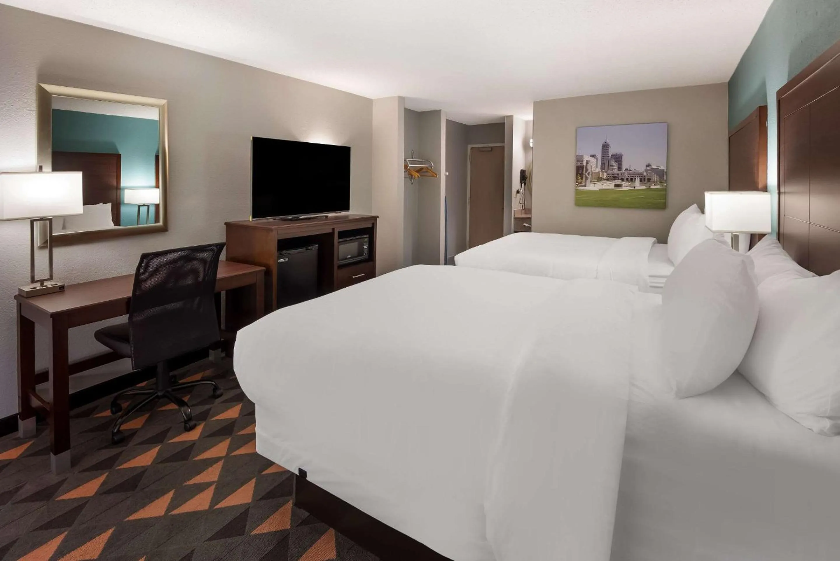 Bed in Clarion Pointe Indianapolis Northeast