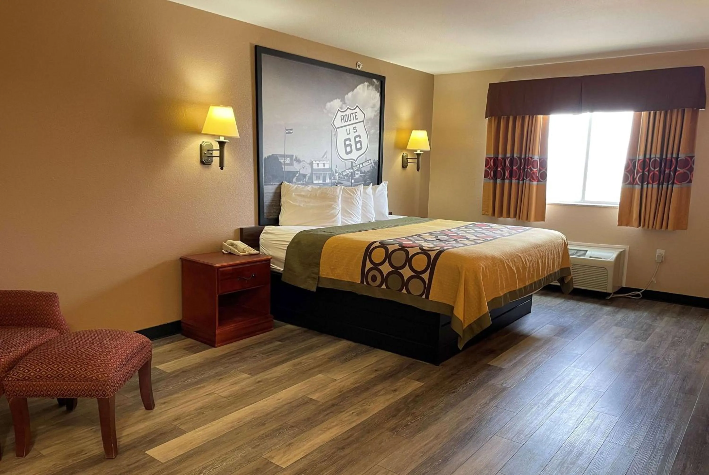 Photo of the whole room, Bed in Super 8 by Wyndham Rolla