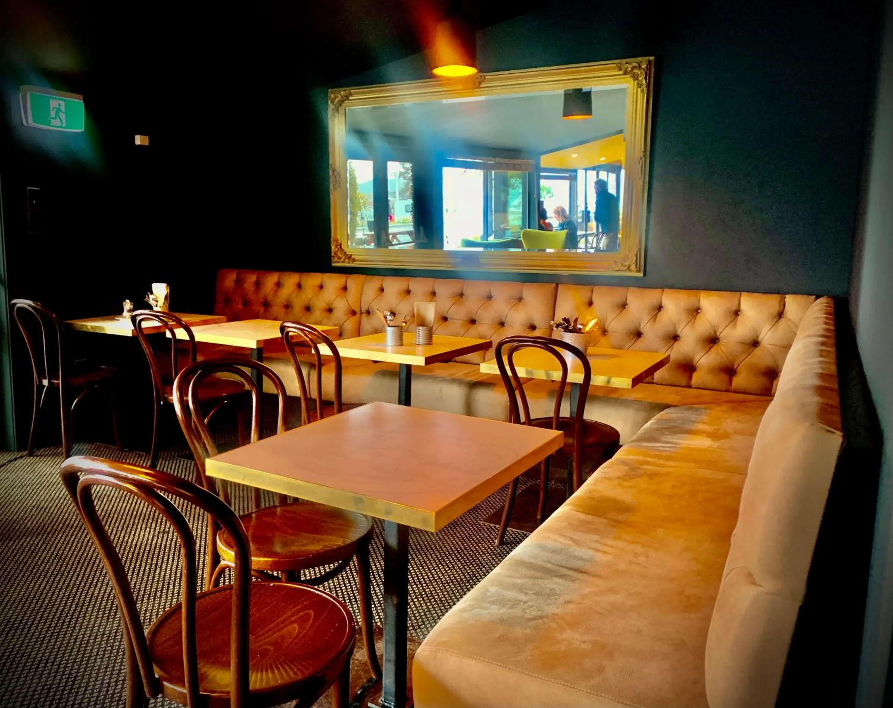 Restaurant/places to eat in The Godley Hotel