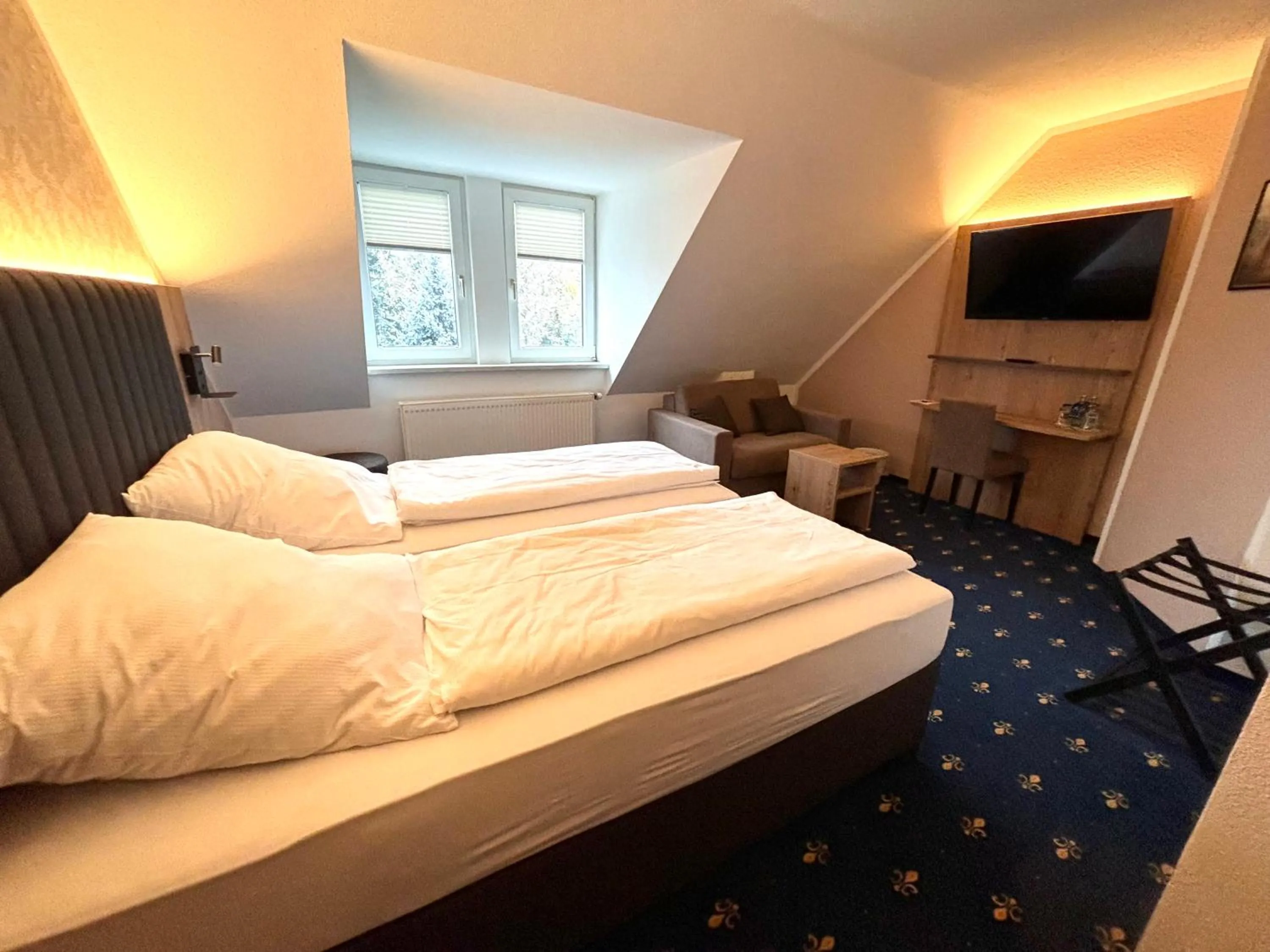 Photo of the whole room, Bed in Hotel Gasthof zur Heinzebank